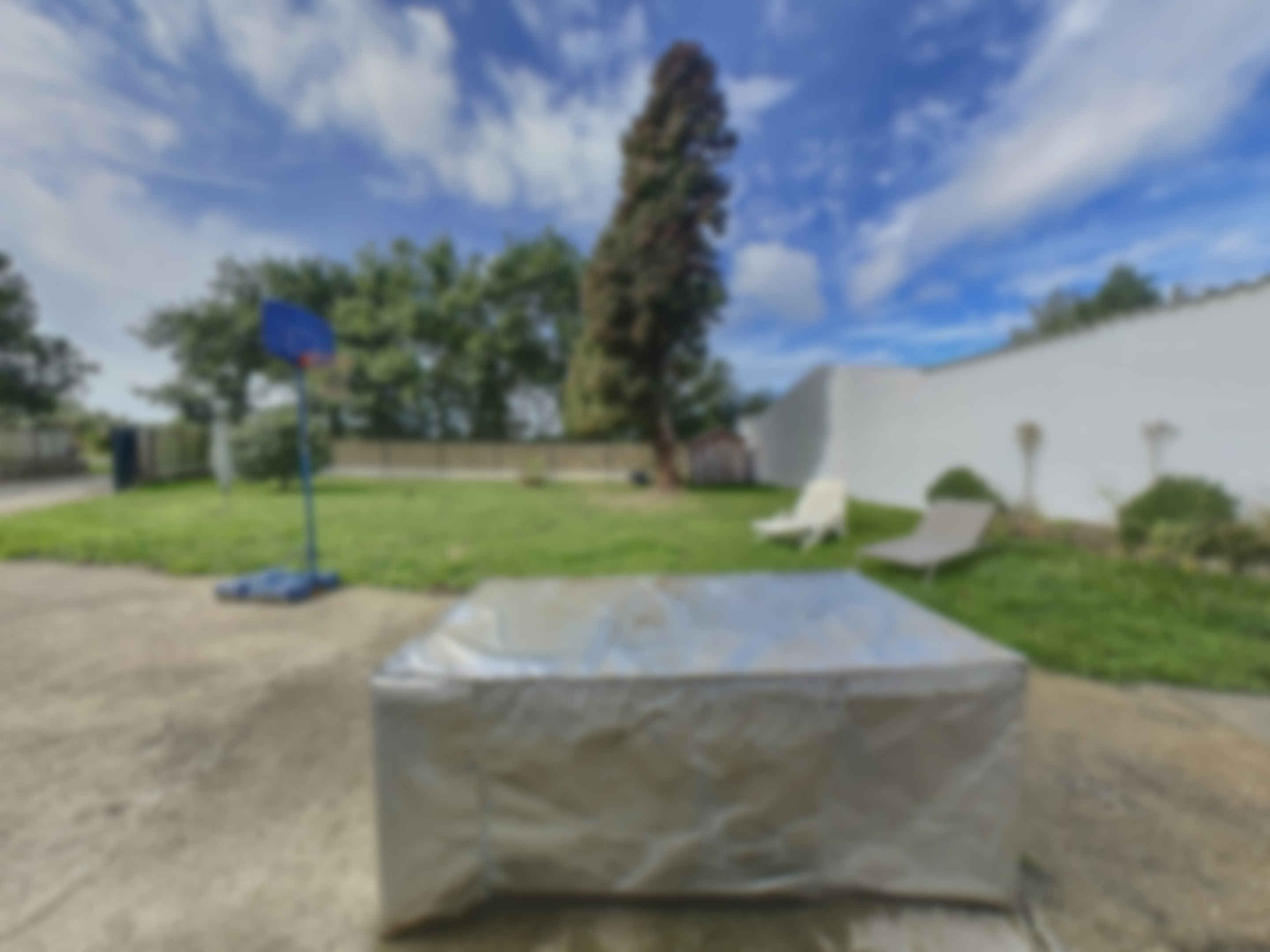 loading blurry tour image