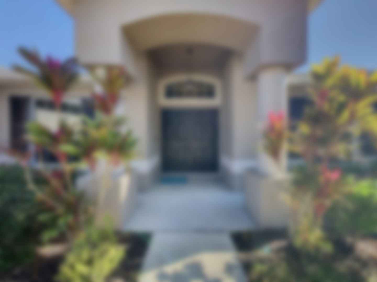 loading blurry tour image