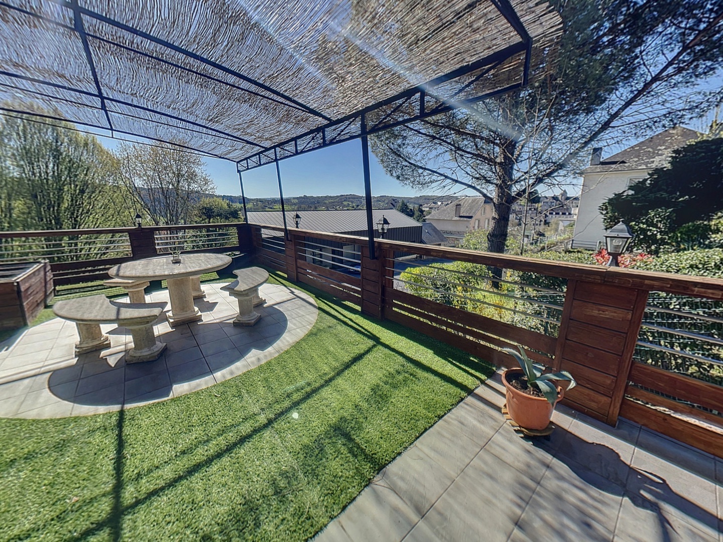 loading blurry tour image