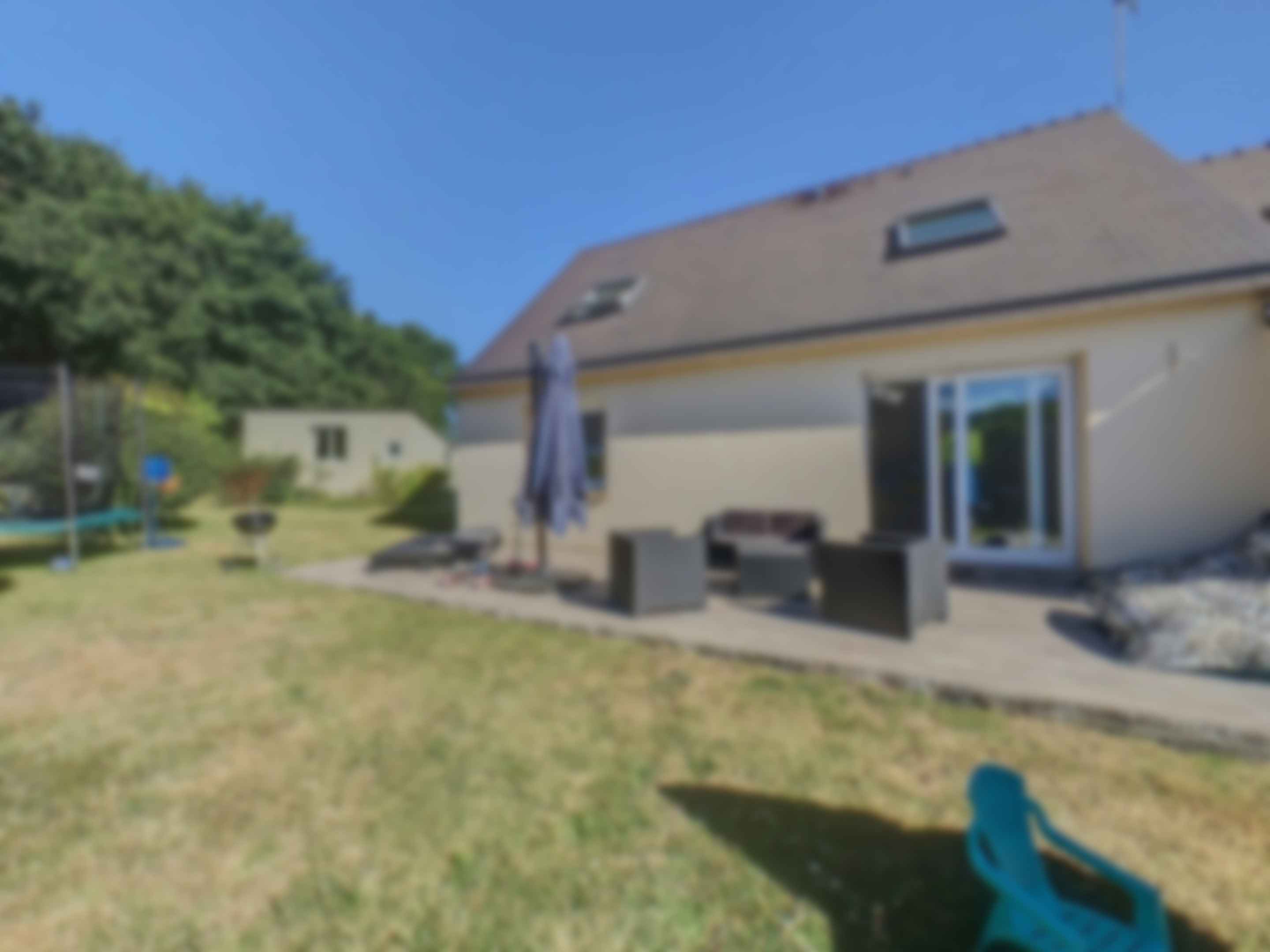 loading blurry tour image