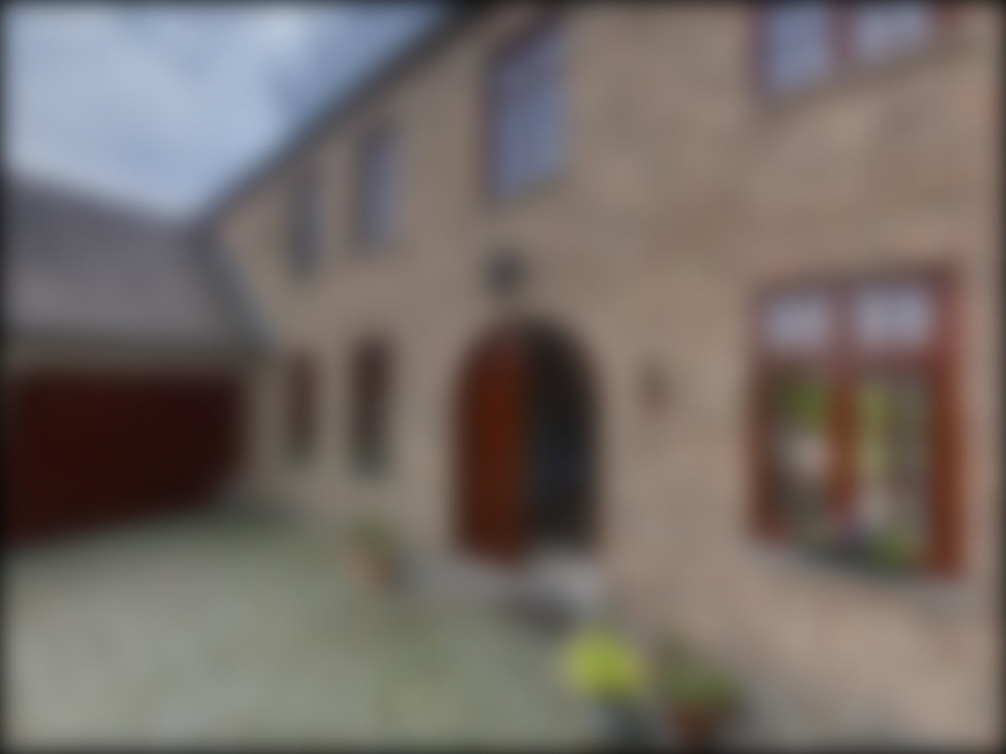 loading blurry tour image