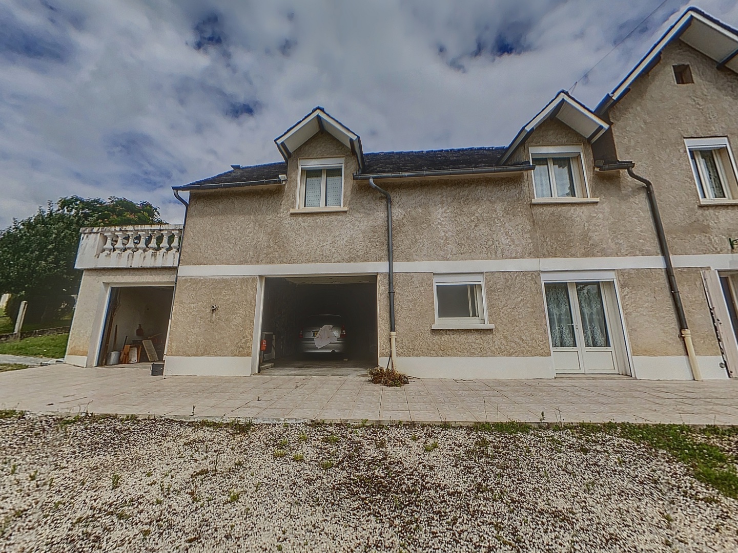 loading blurry tour image