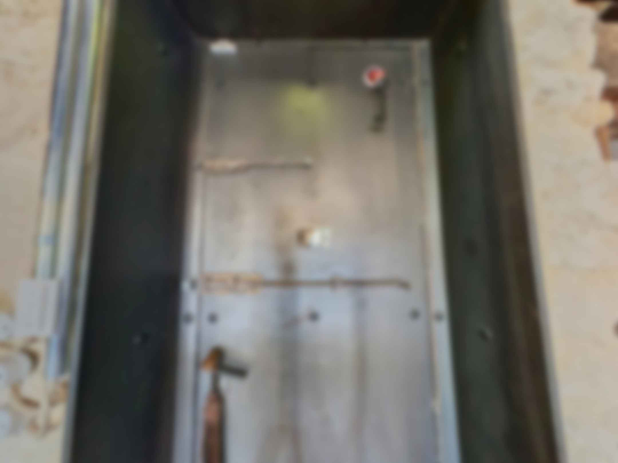 loading blurry tour image