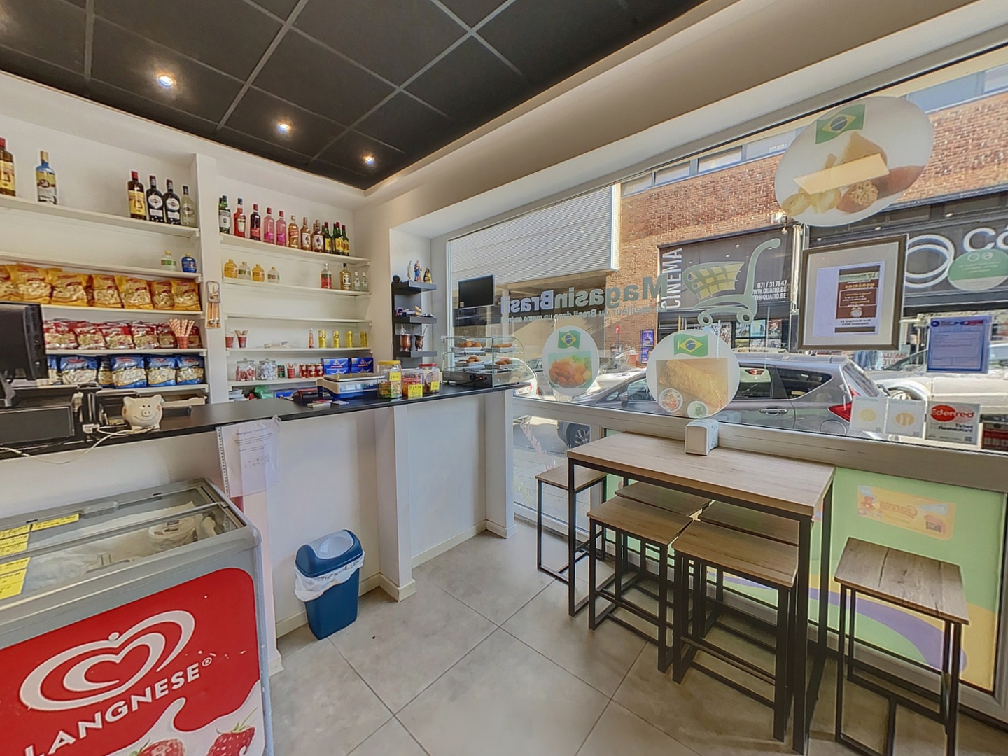 loading blurry tour image