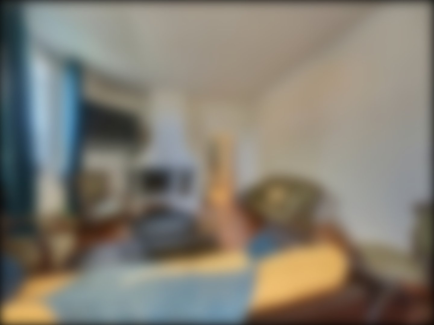 loading blurry tour image