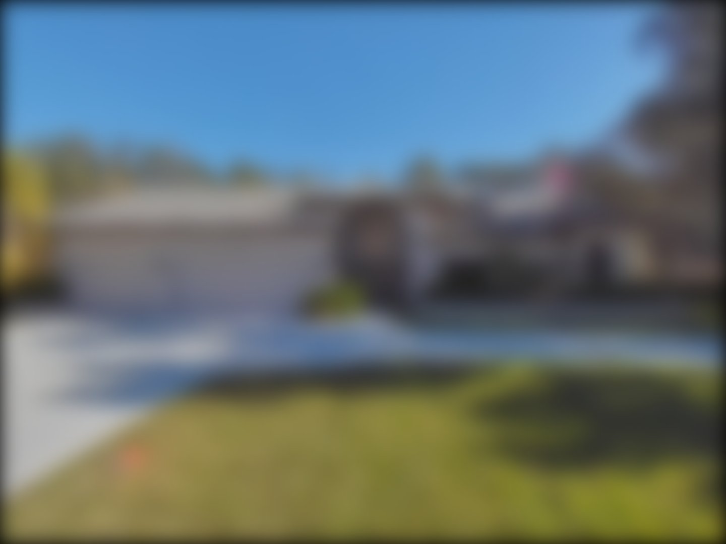 loading blurry tour image