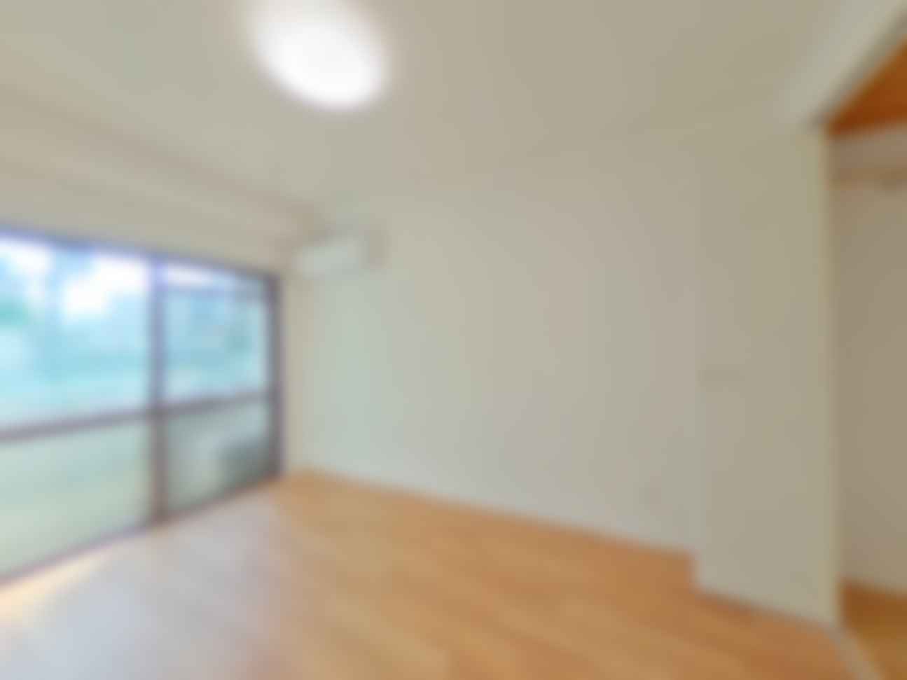 loading blurry tour image