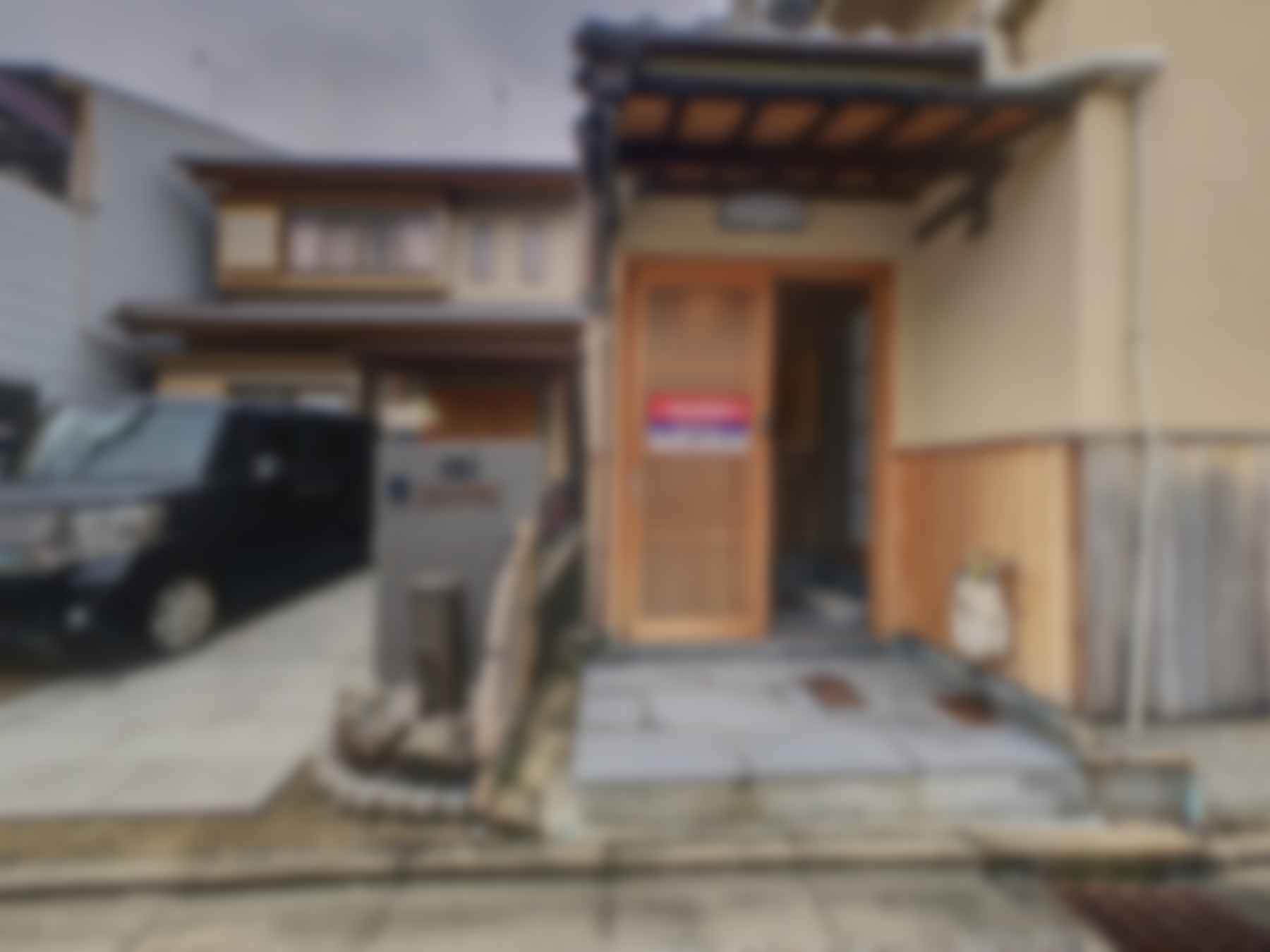 loading blurry tour image