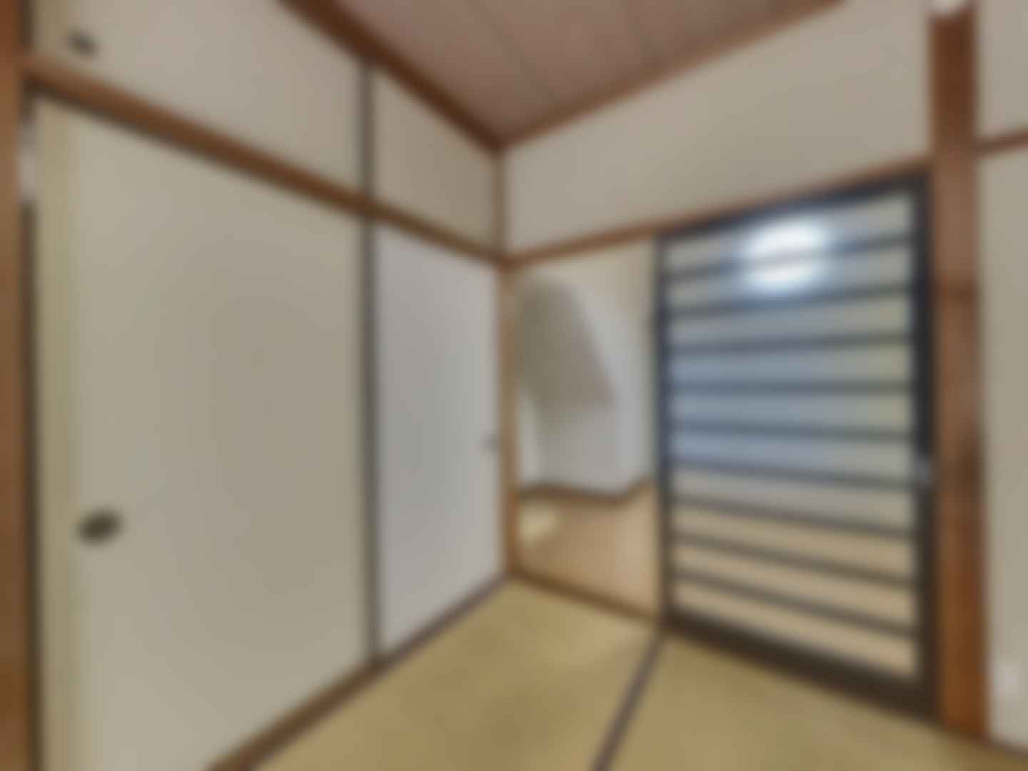 loading blurry tour image