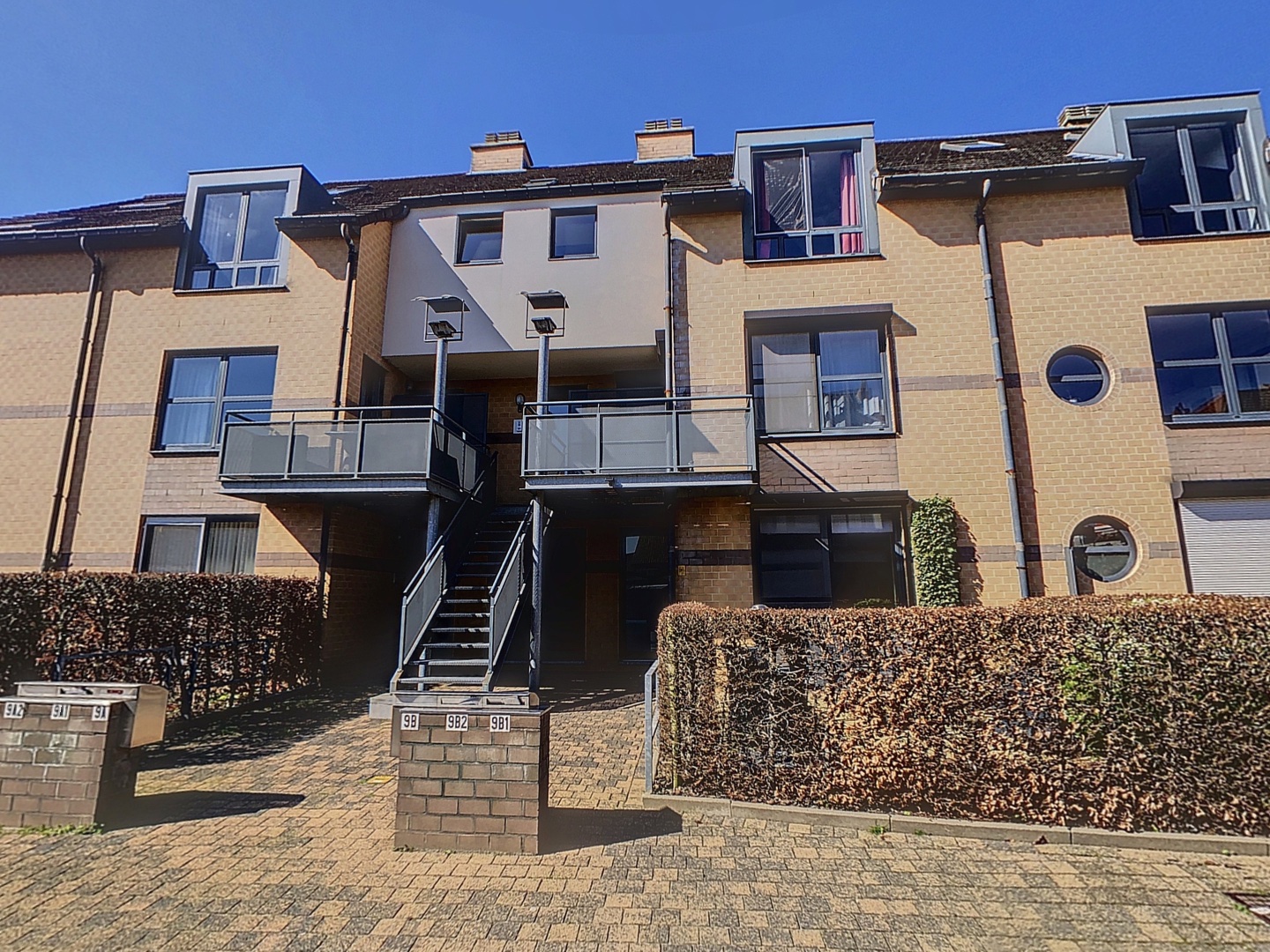 loading blurry tour image