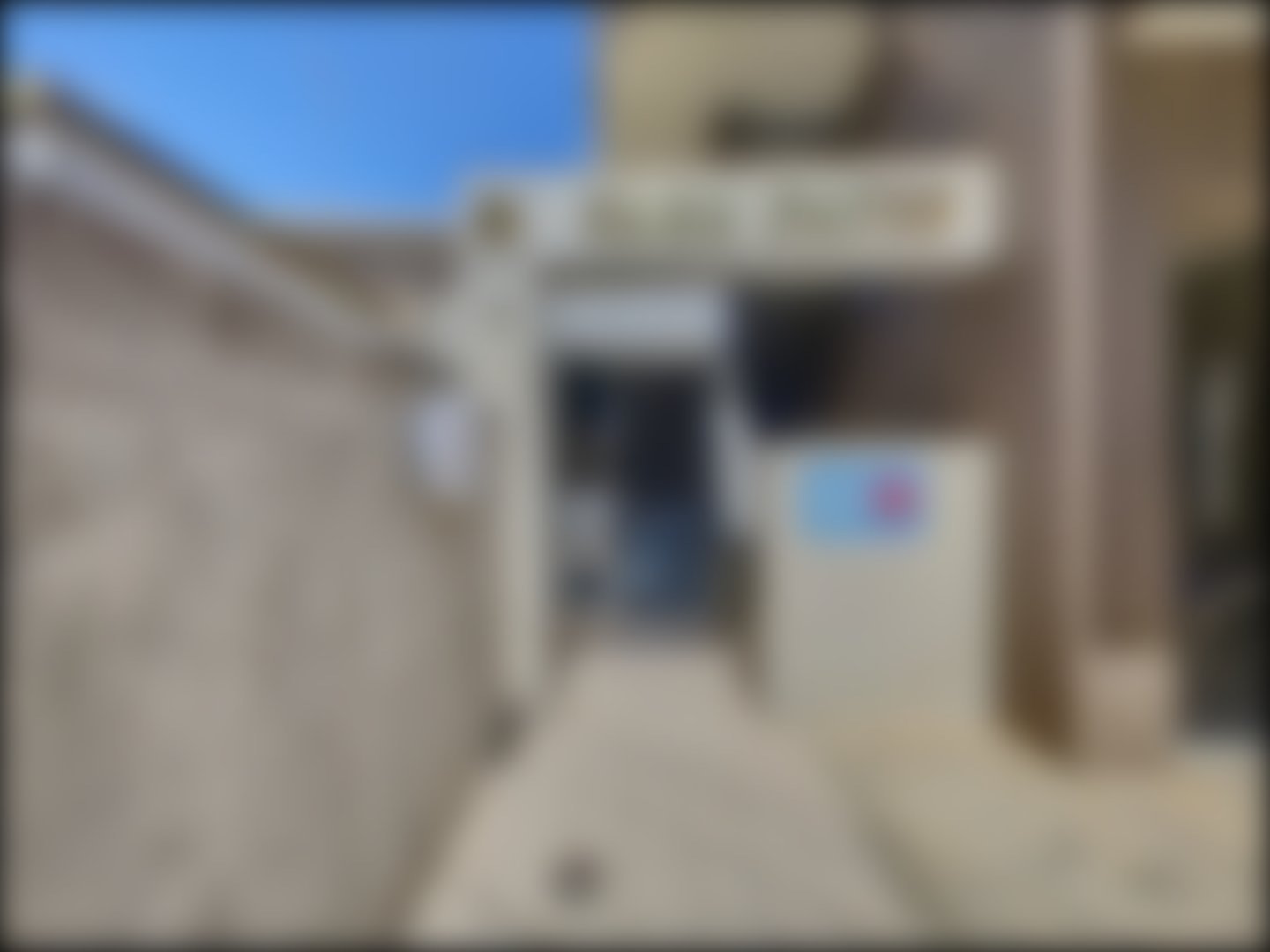 loading blurry tour image