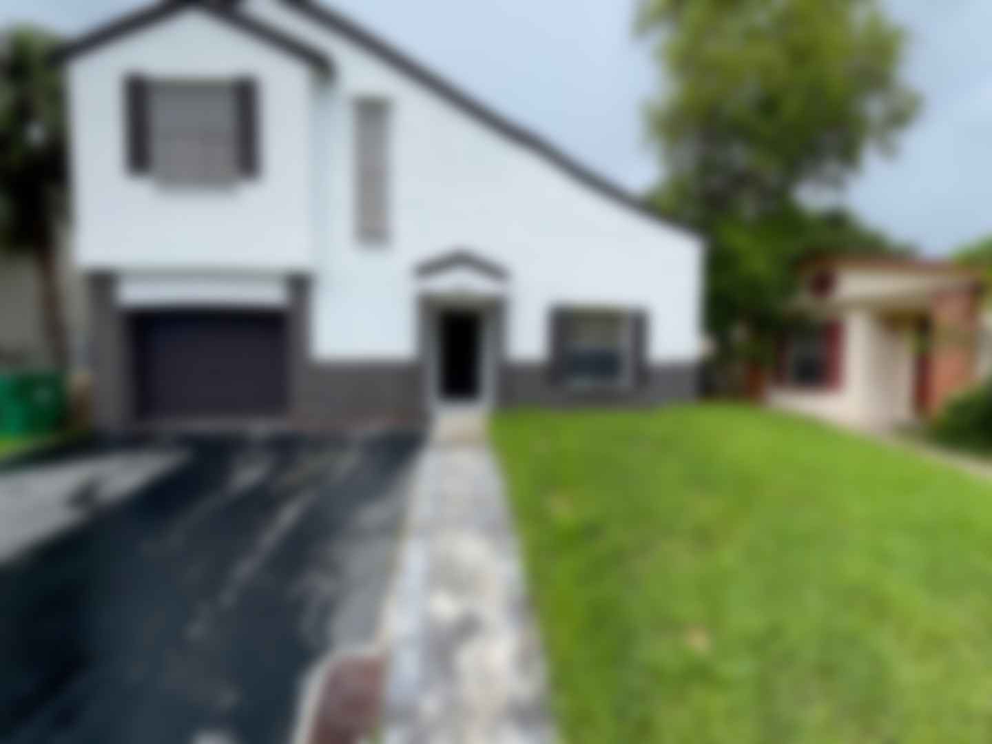 loading blurry tour image