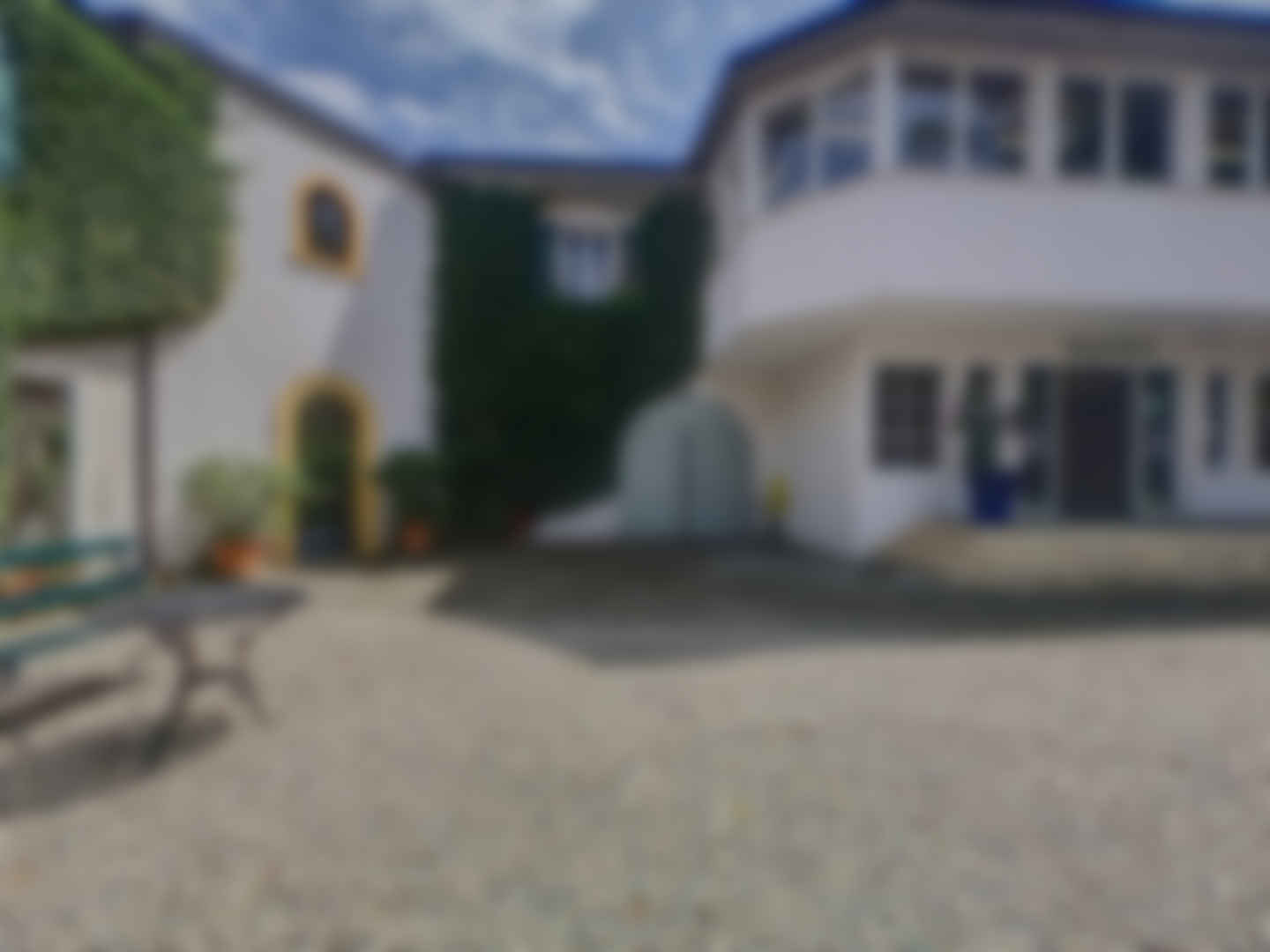 loading blurry tour image