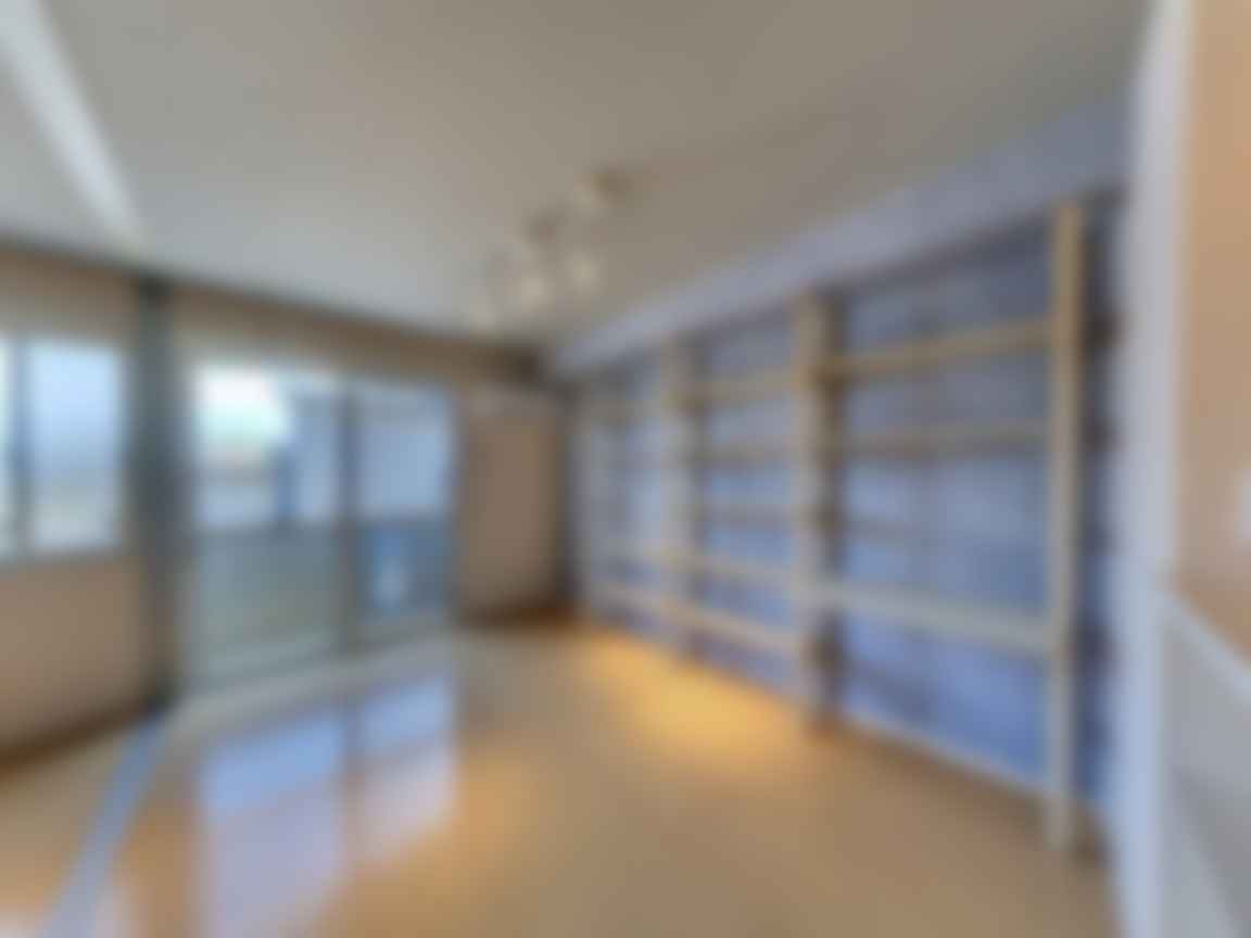 loading blurry tour image