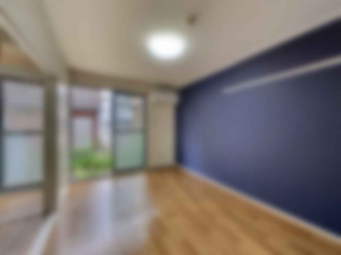 loading blurry tour image