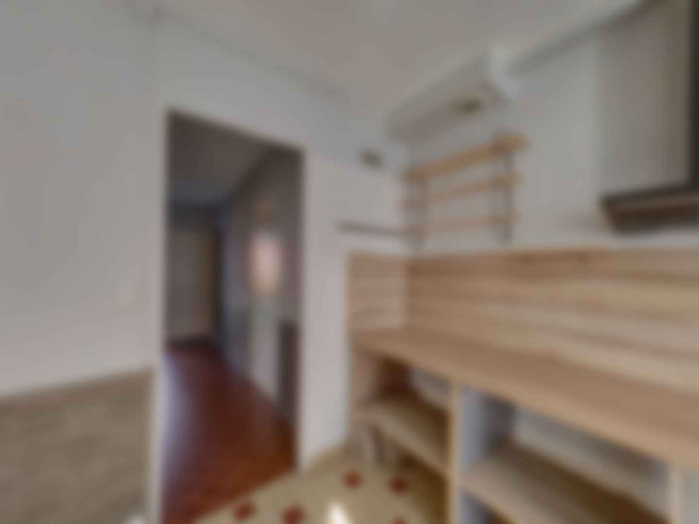 loading blurry tour image