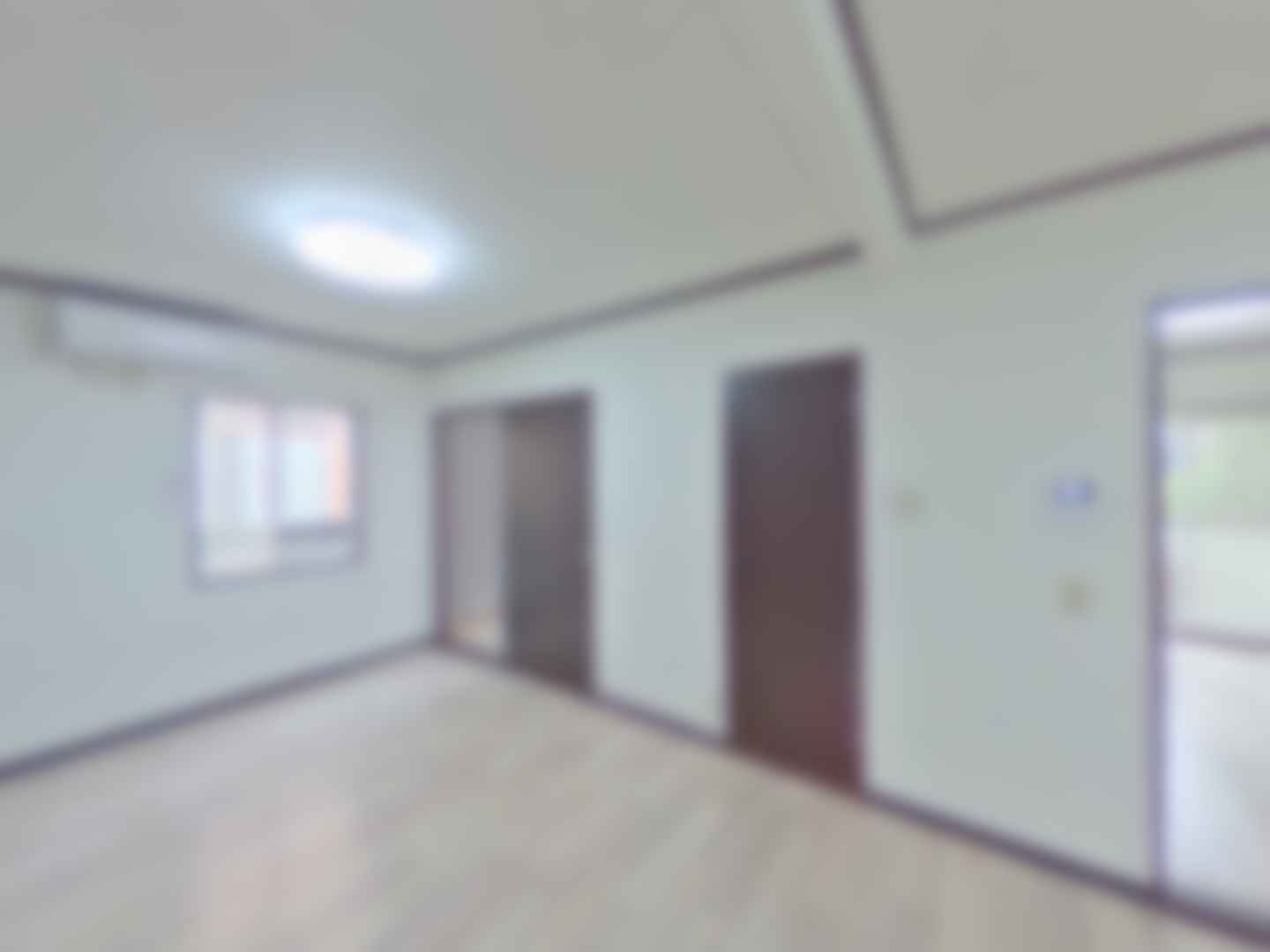 loading blurry tour image