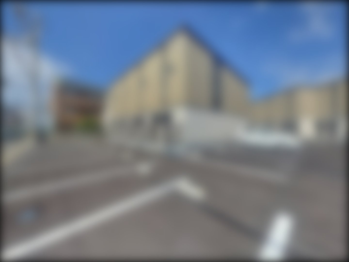 loading blurry tour image