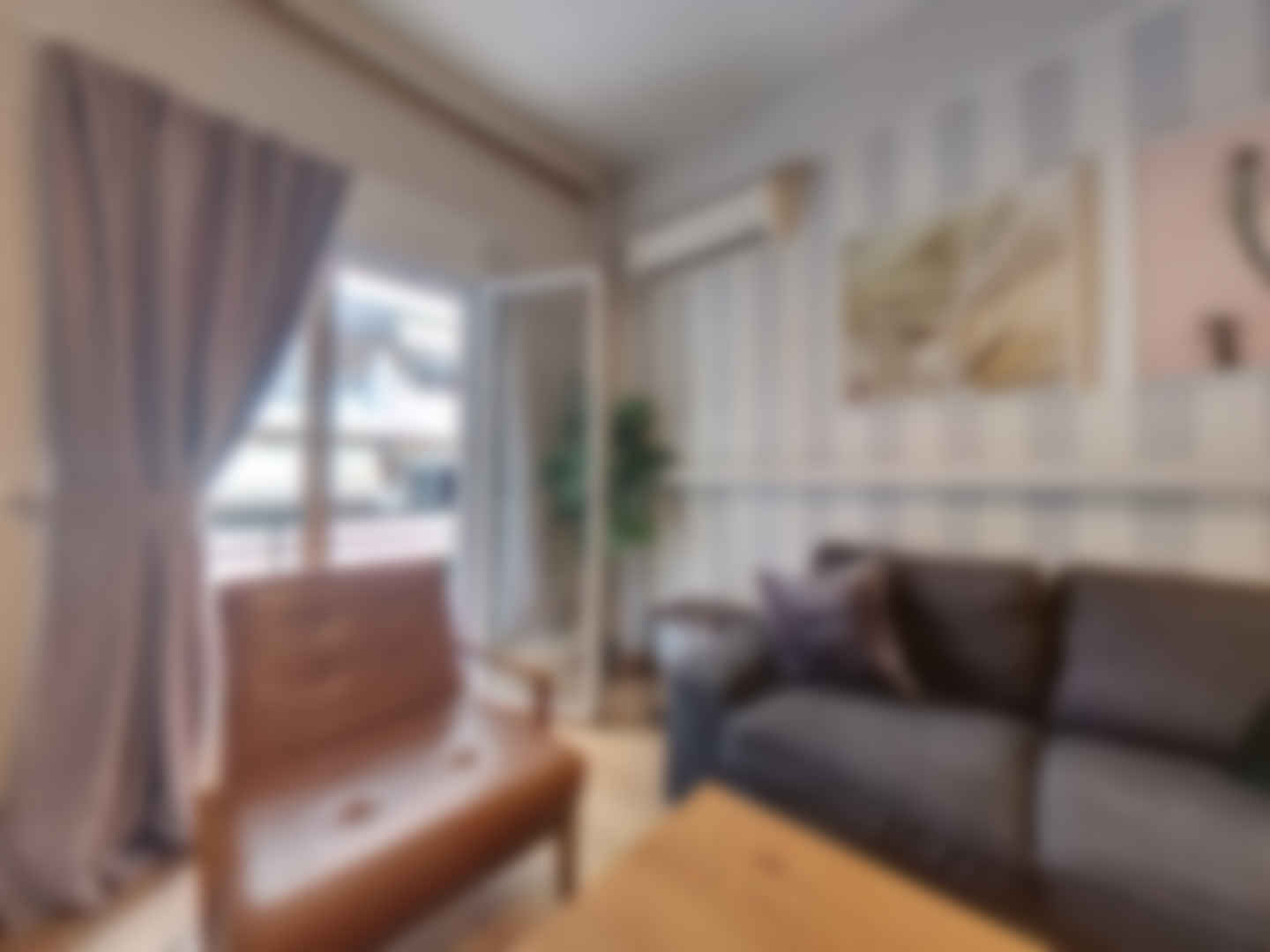 loading blurry tour image