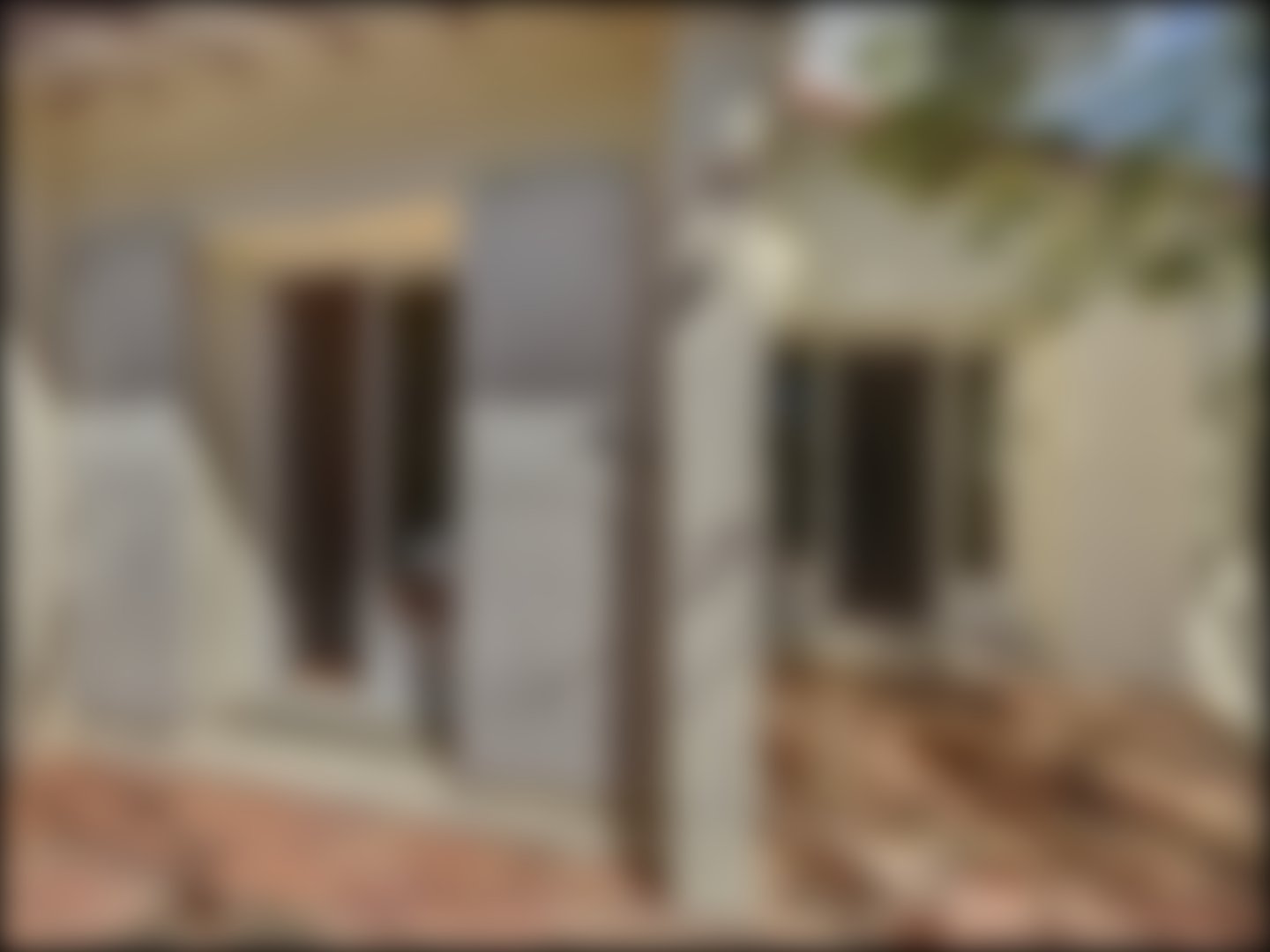 loading blurry tour image