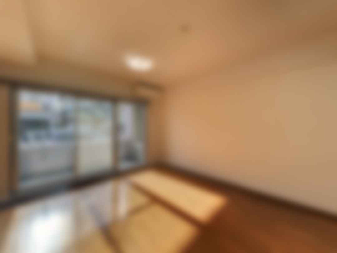 loading blurry tour image