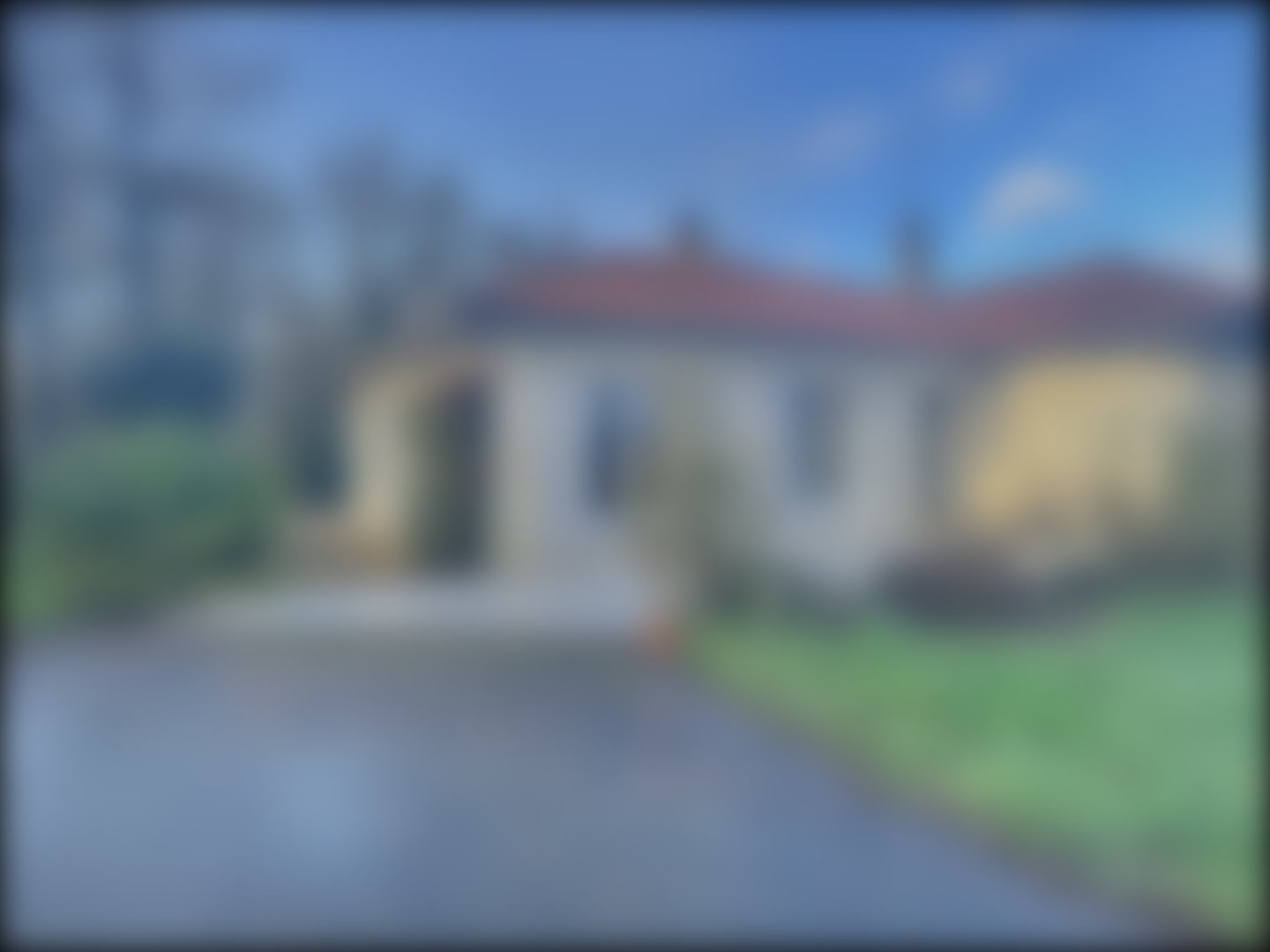 loading blurry tour image