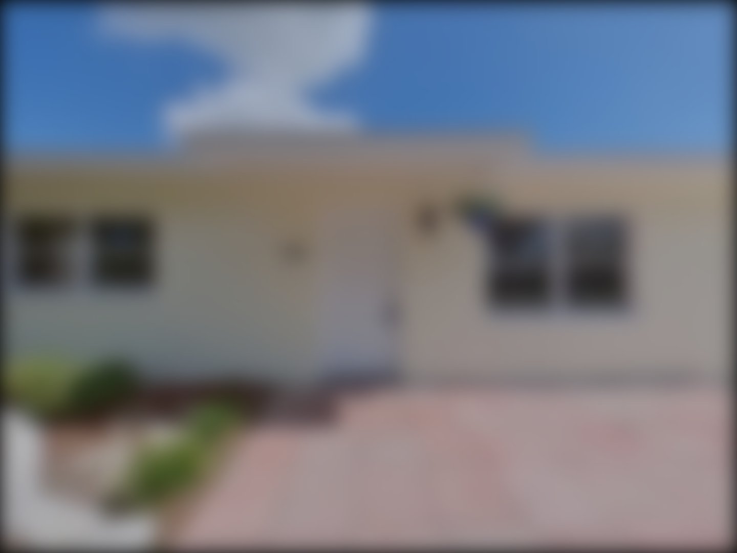 loading blurry tour image