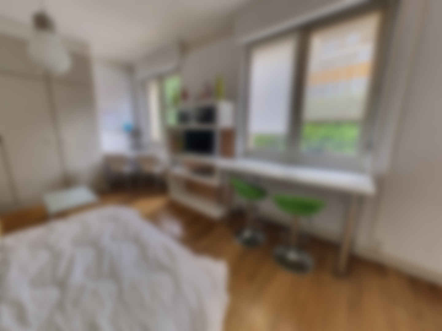 loading blurry tour image