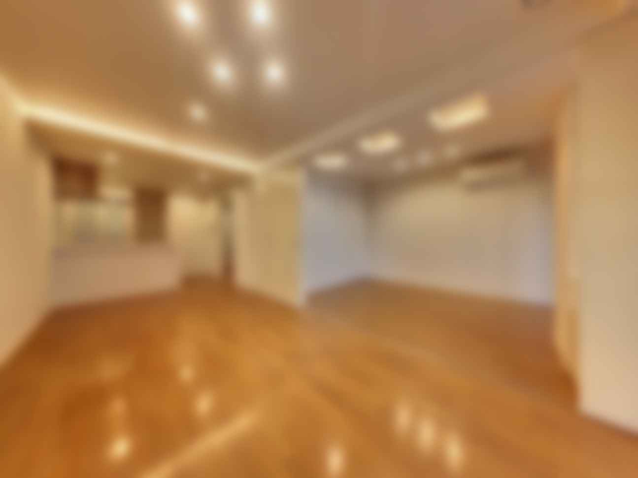 loading blurry tour image