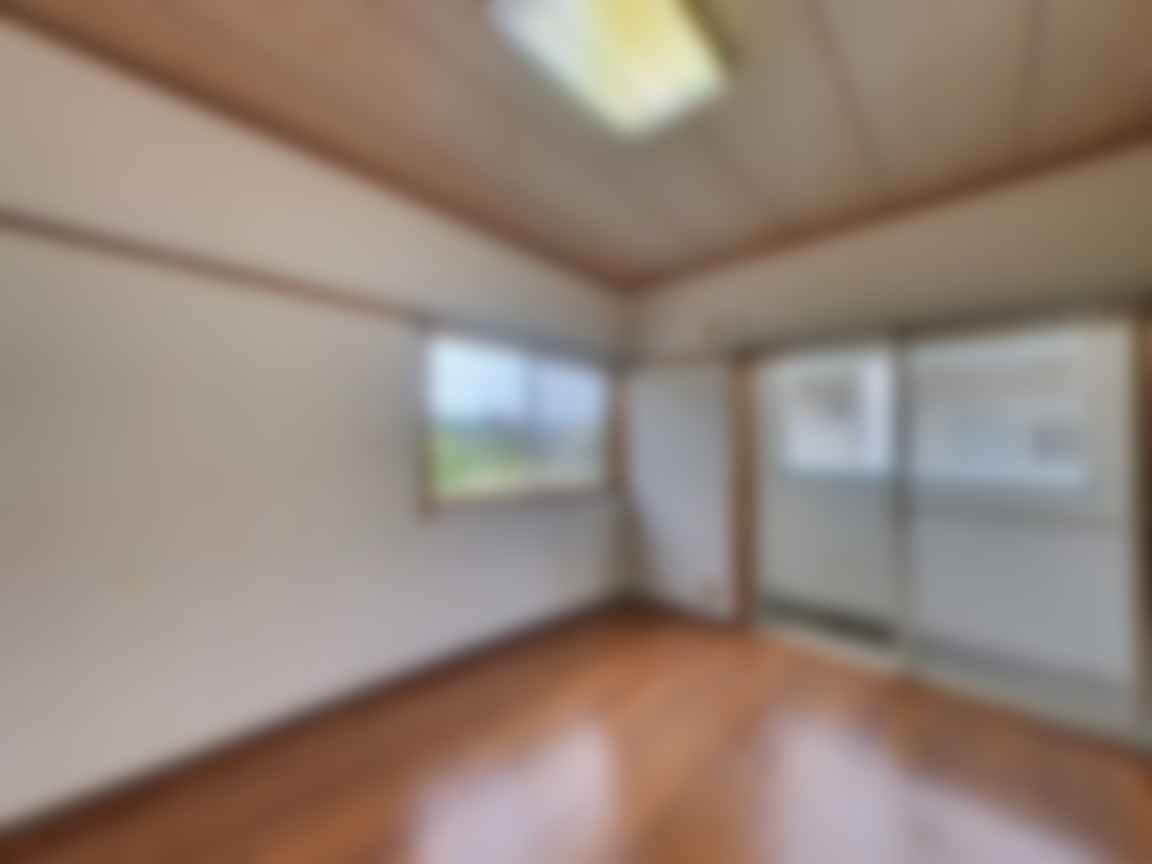 loading blurry tour image