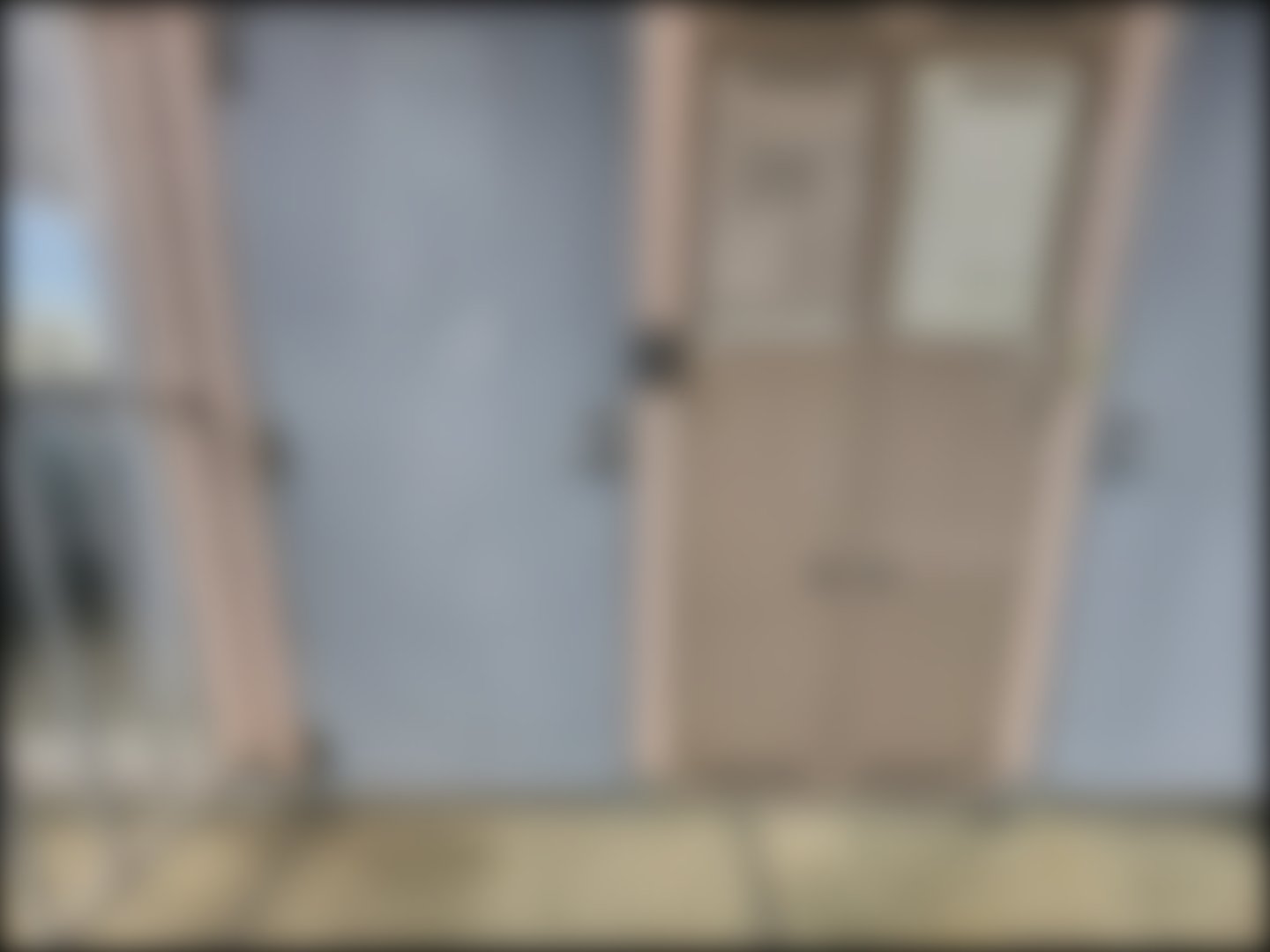 loading blurry tour image