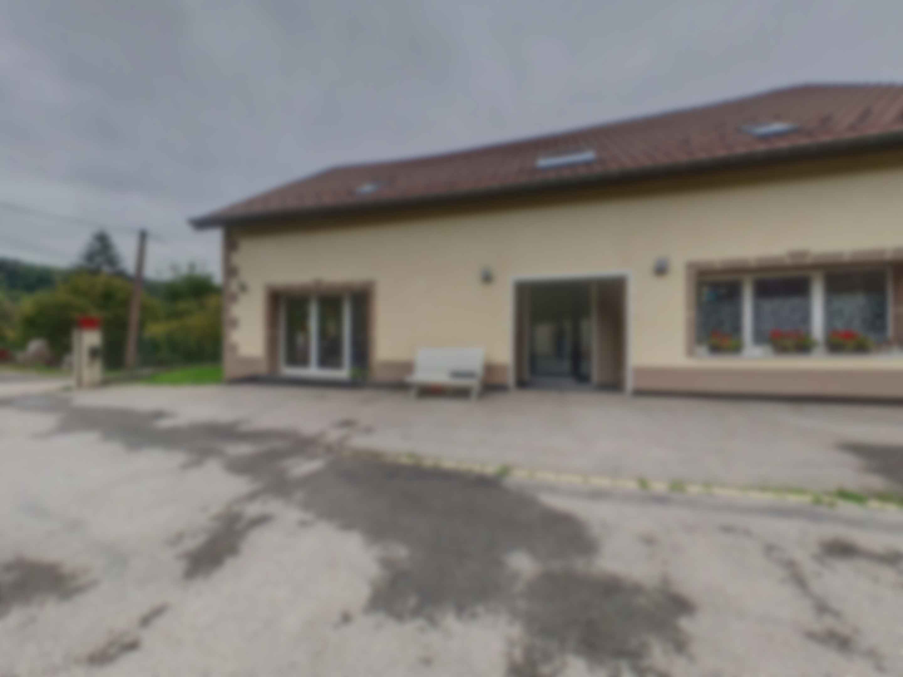 loading blurry tour image