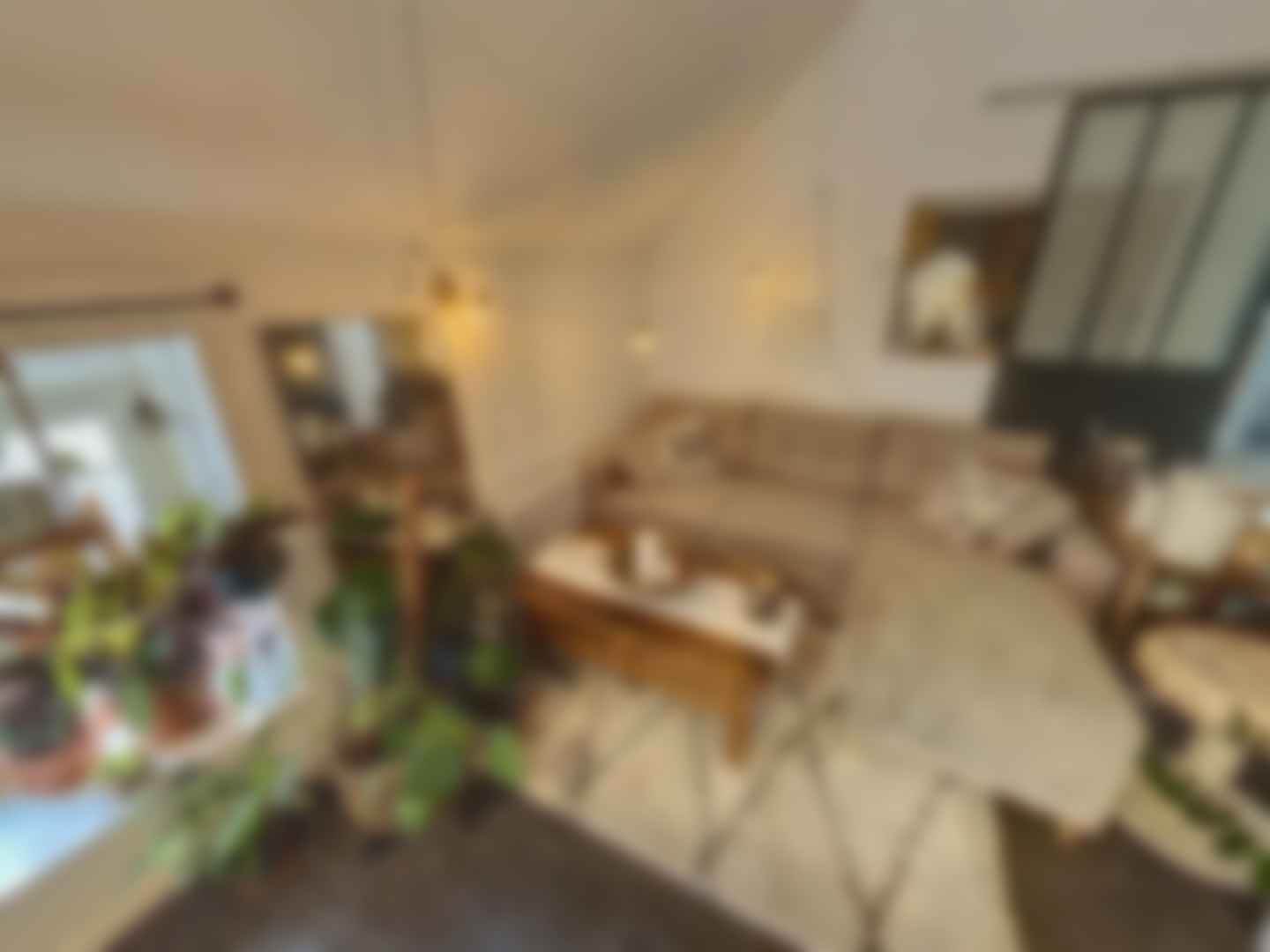 loading blurry tour image