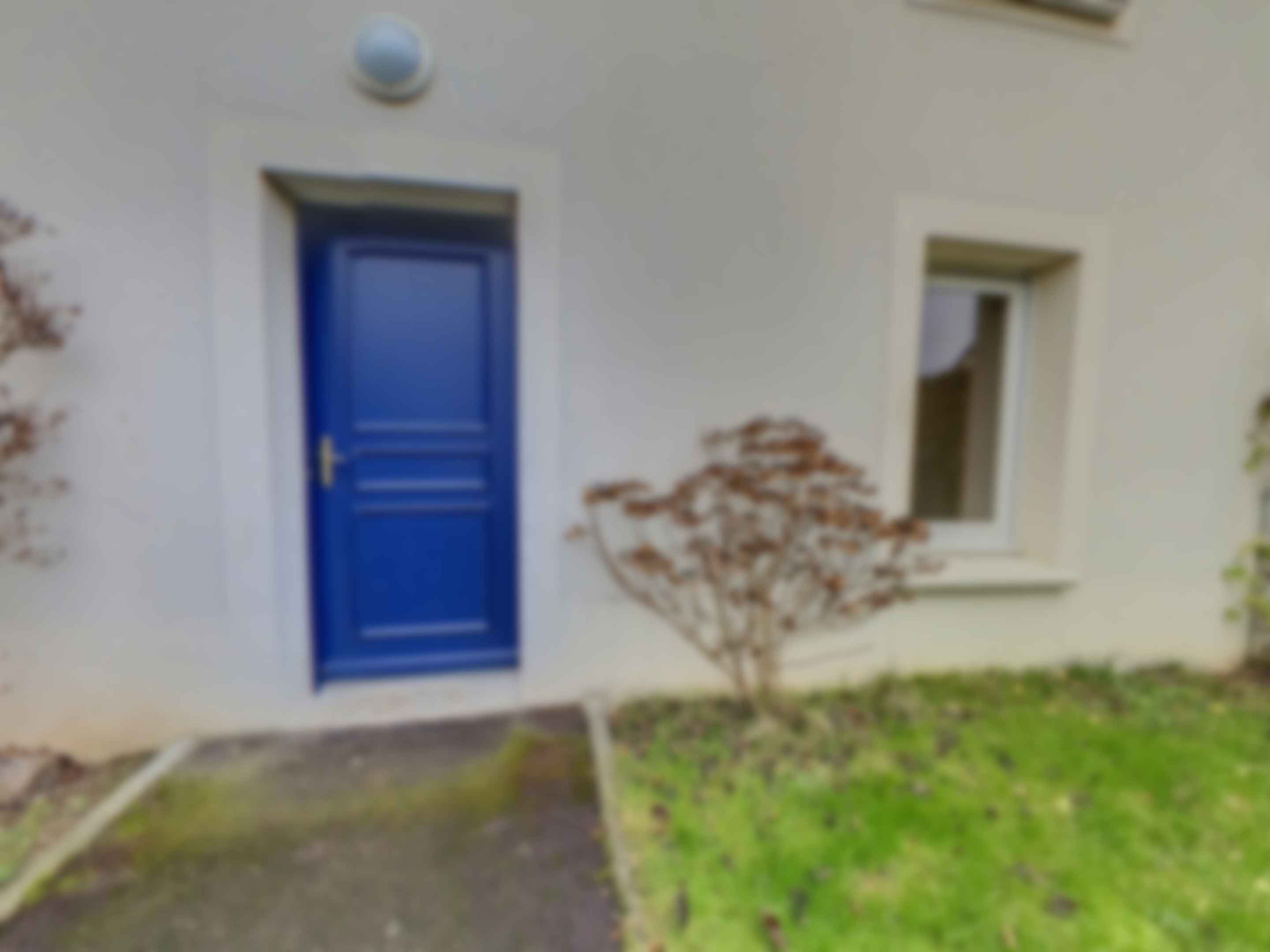 loading blurry tour image