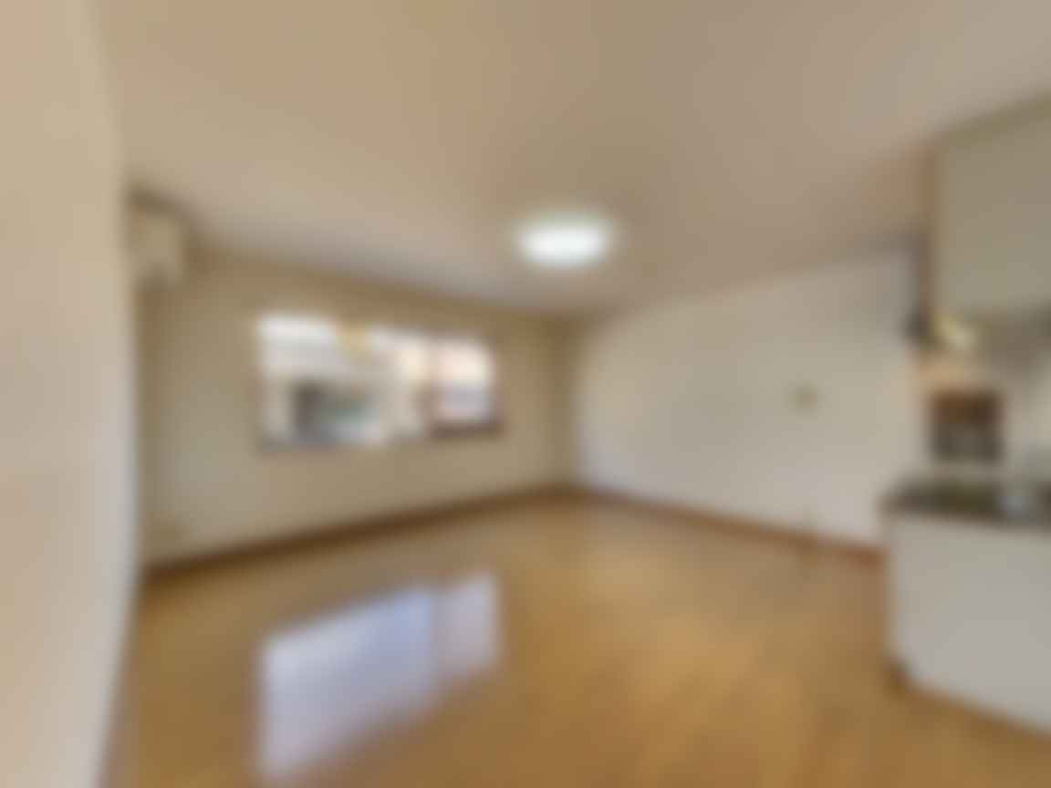 loading blurry tour image