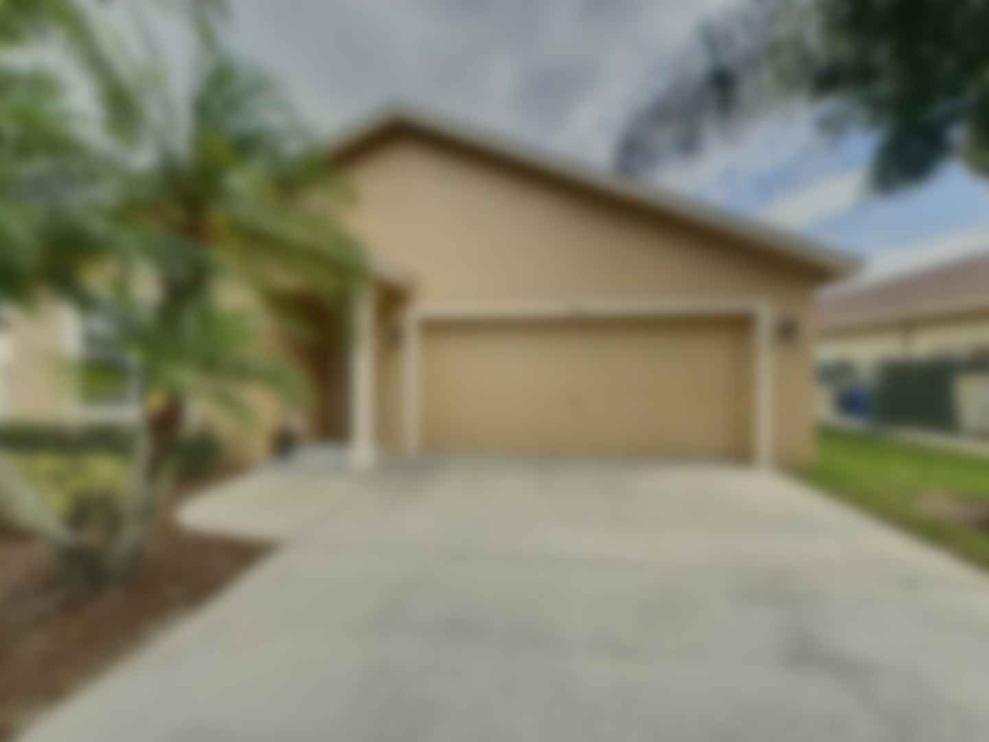 loading blurry tour image