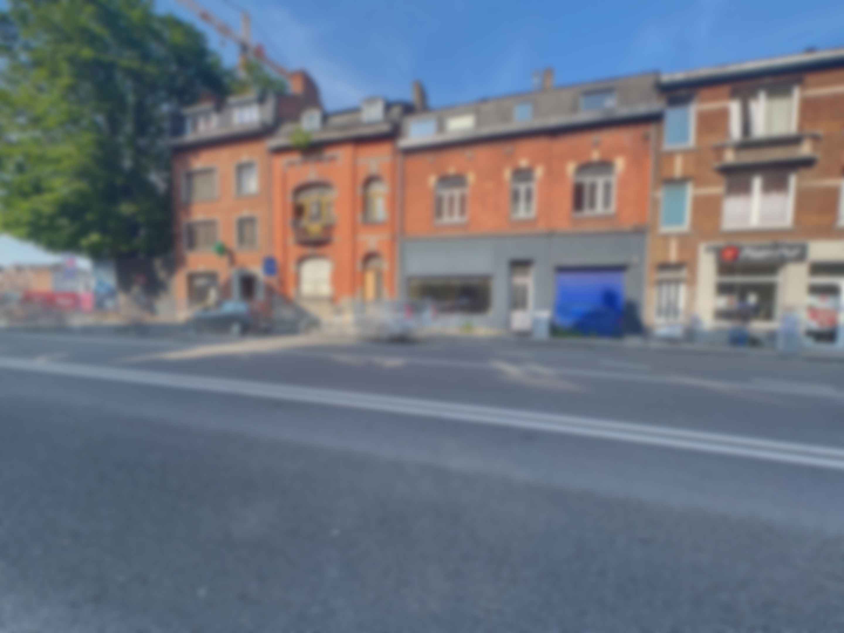 loading blurry tour image