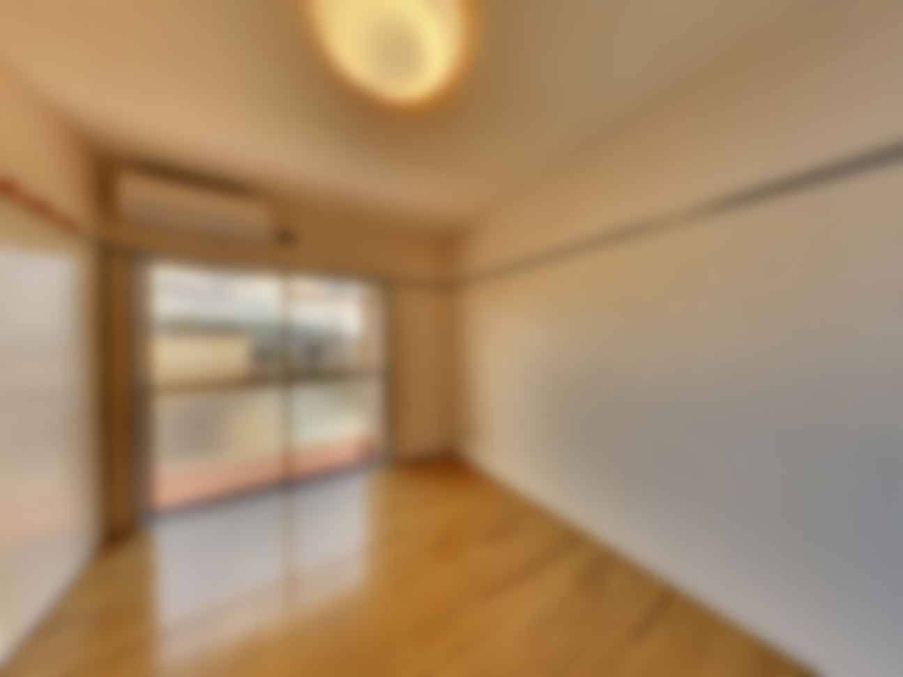 loading blurry tour image