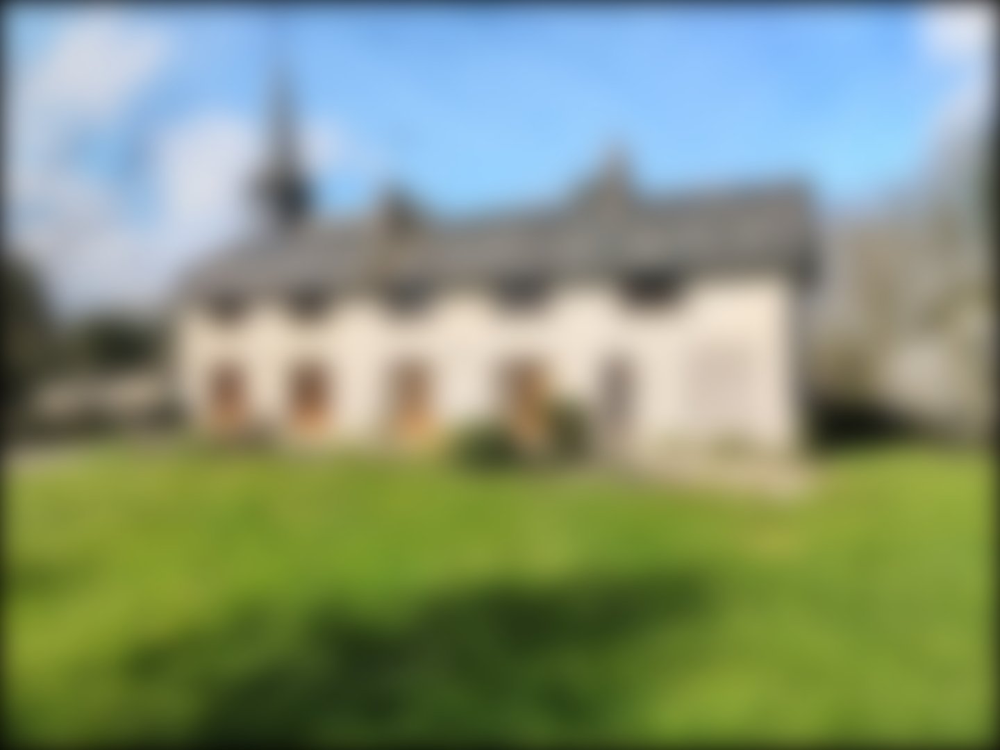 loading blurry tour image