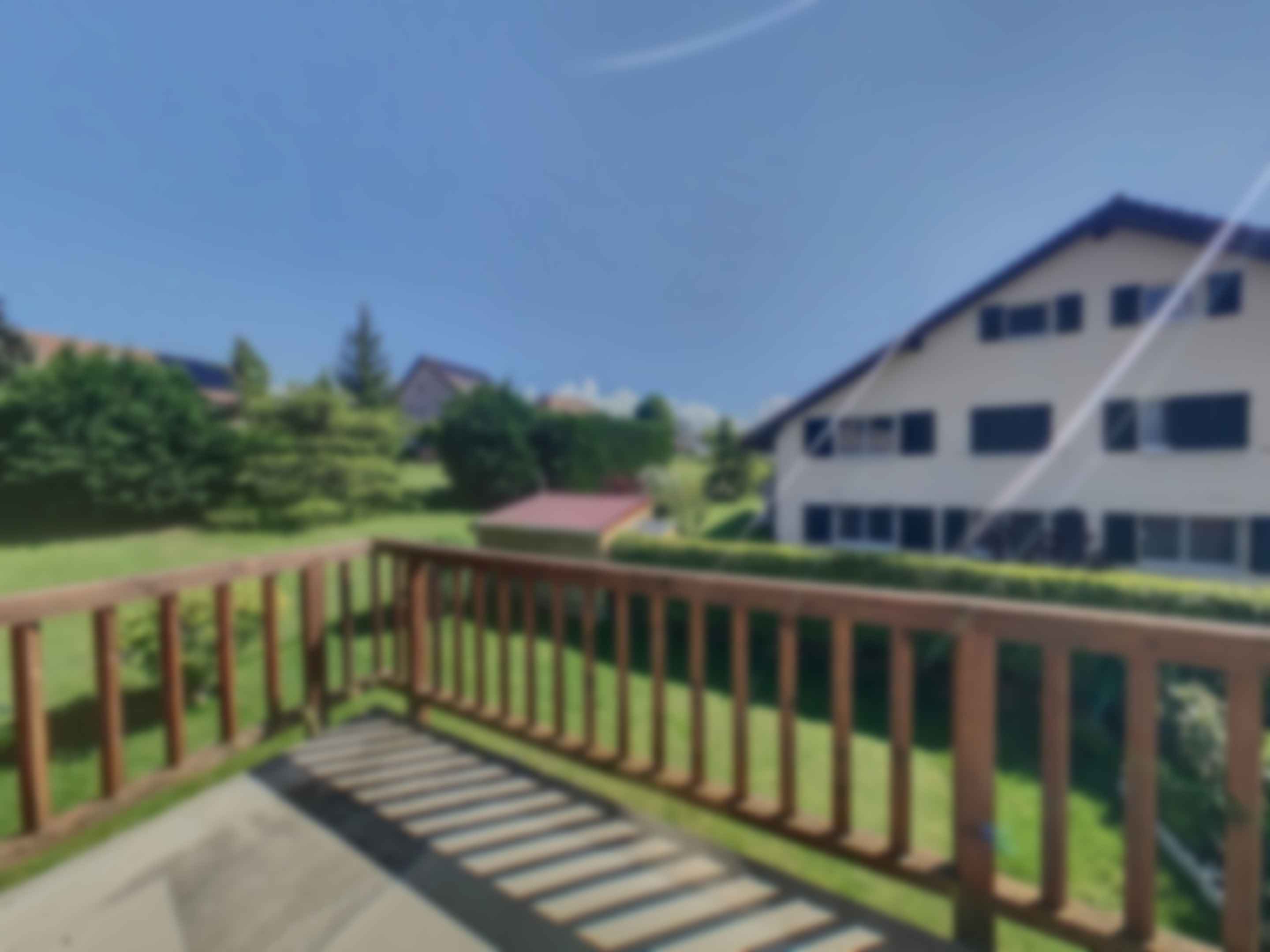 loading blurry tour image