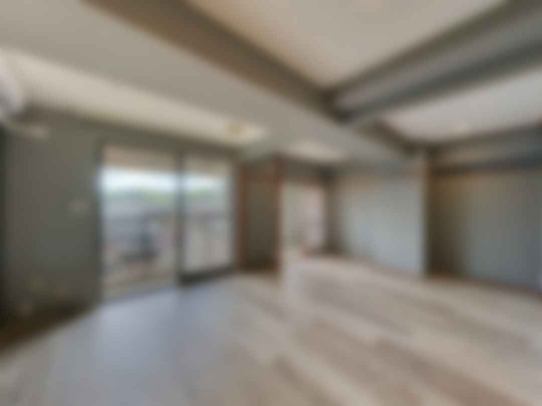 loading blurry tour image