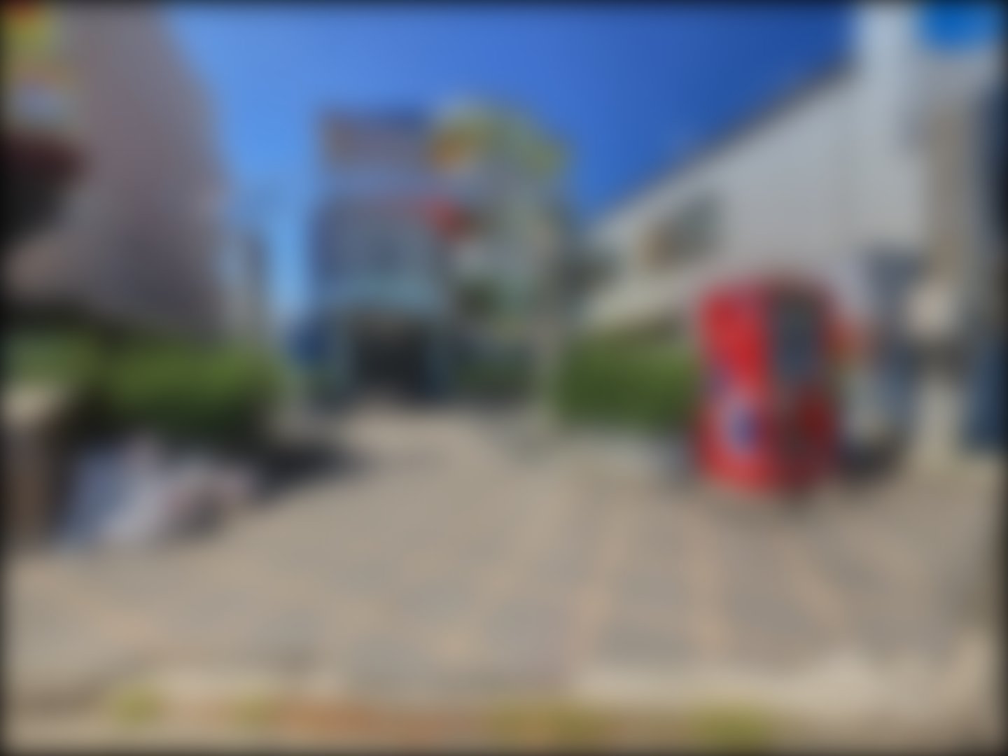 loading blurry tour image