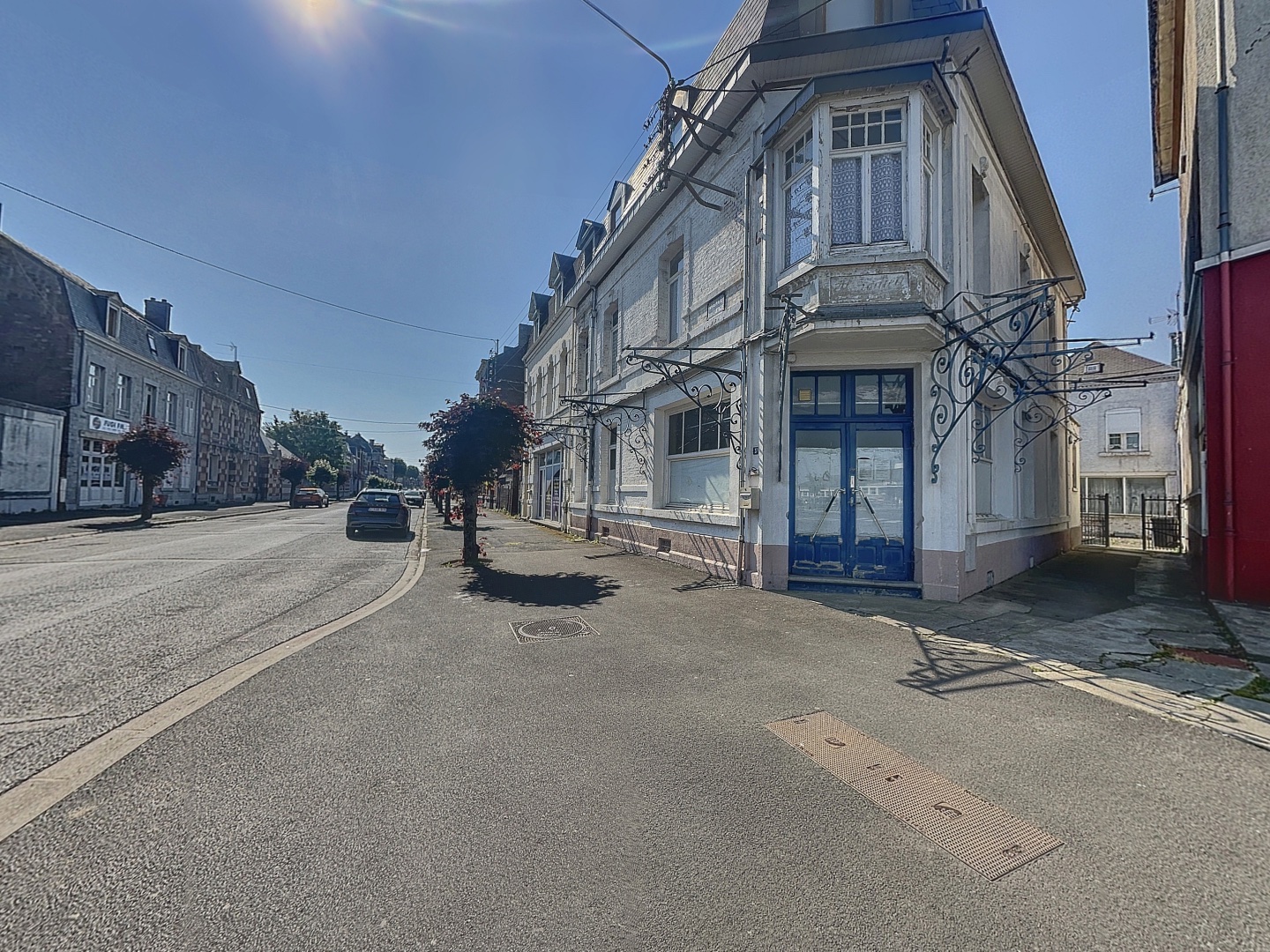 loading blurry tour image