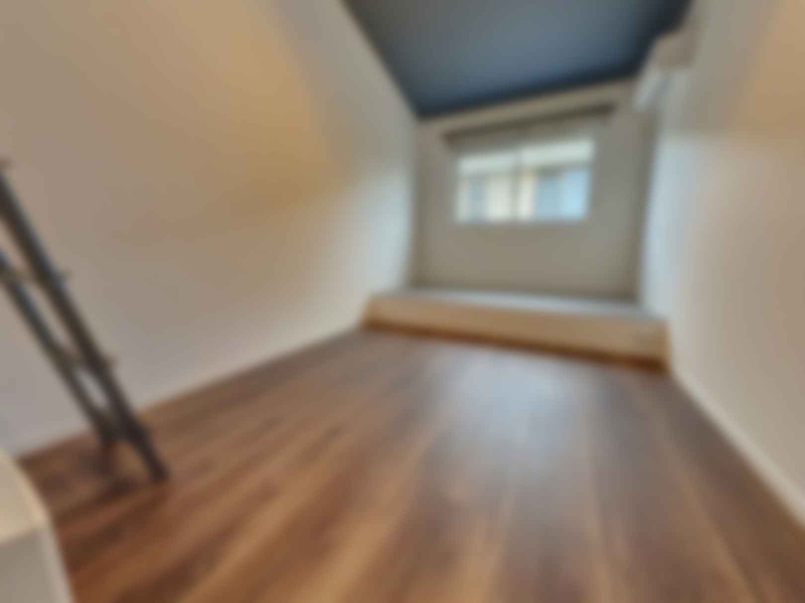 loading blurry tour image