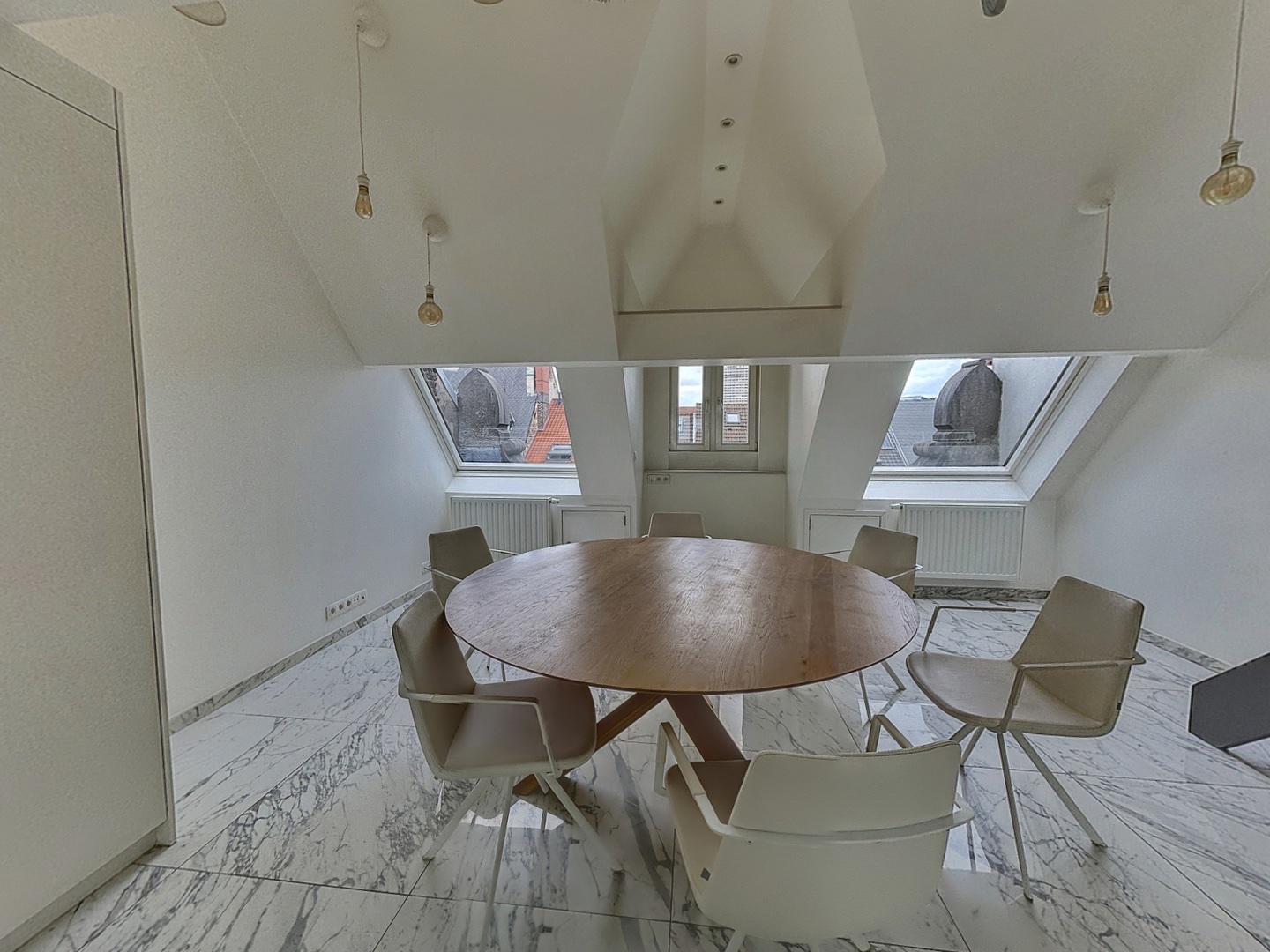 loading blurry tour image