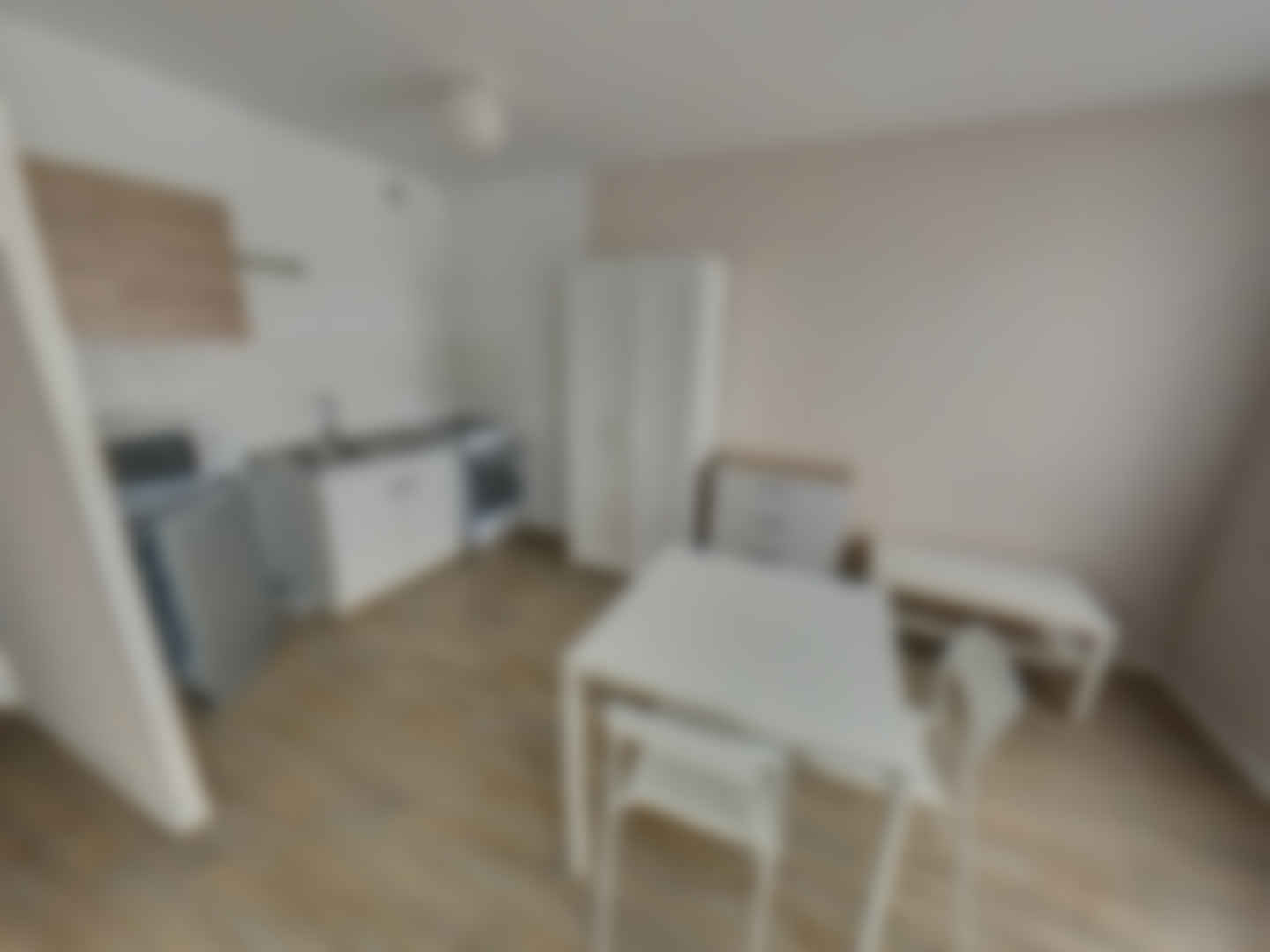 loading blurry tour image