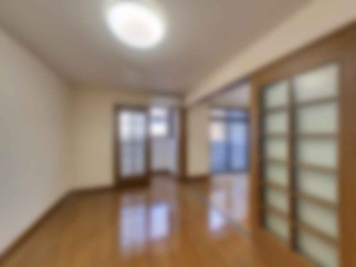 loading blurry tour image