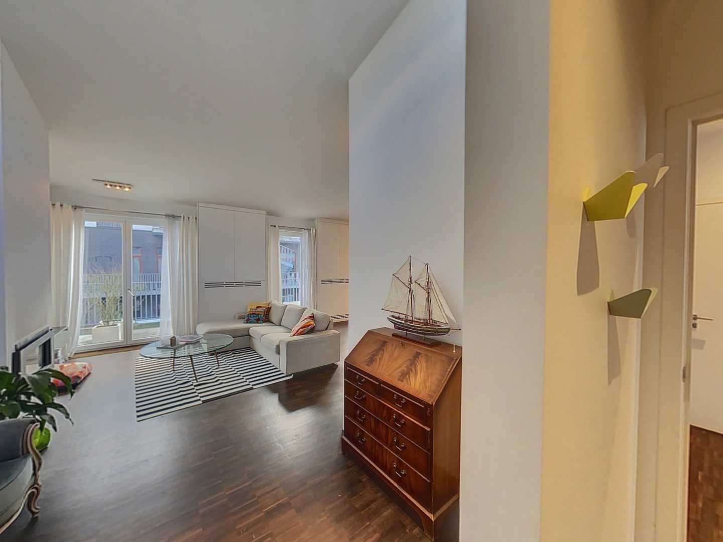 loading blurry tour image