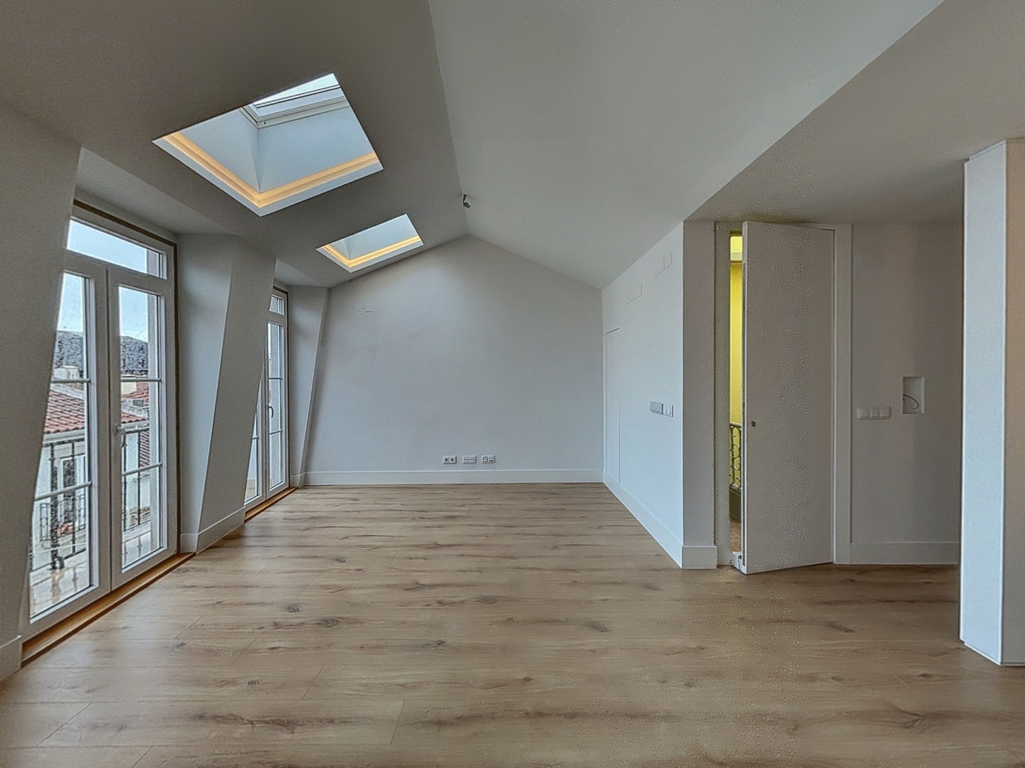 loading blurry tour image