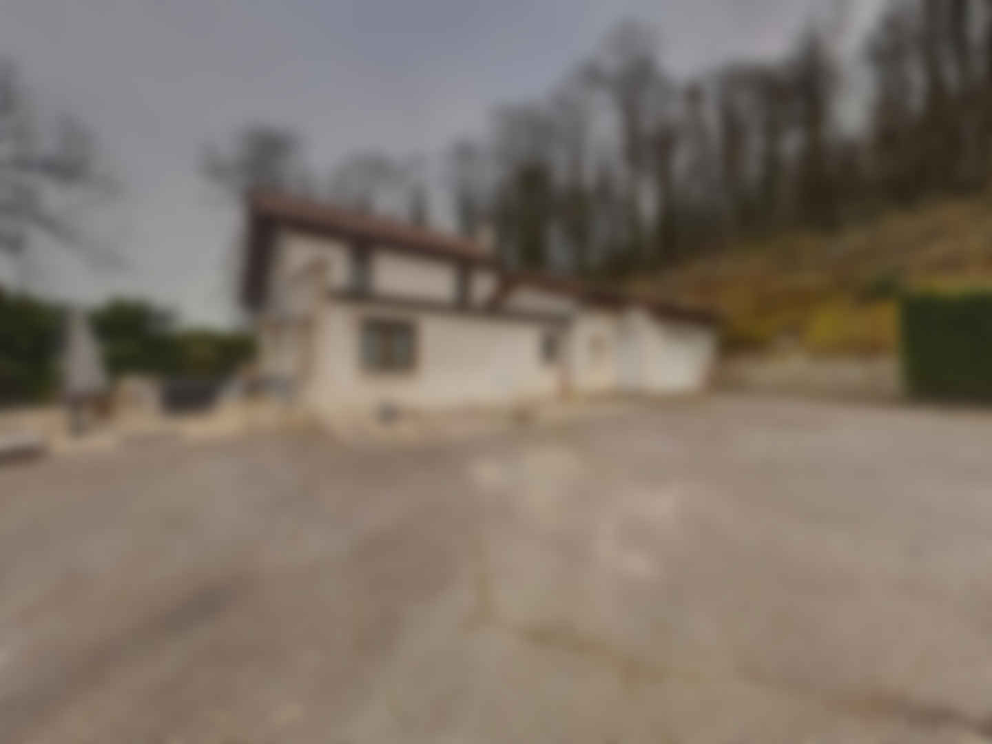 loading blurry tour image